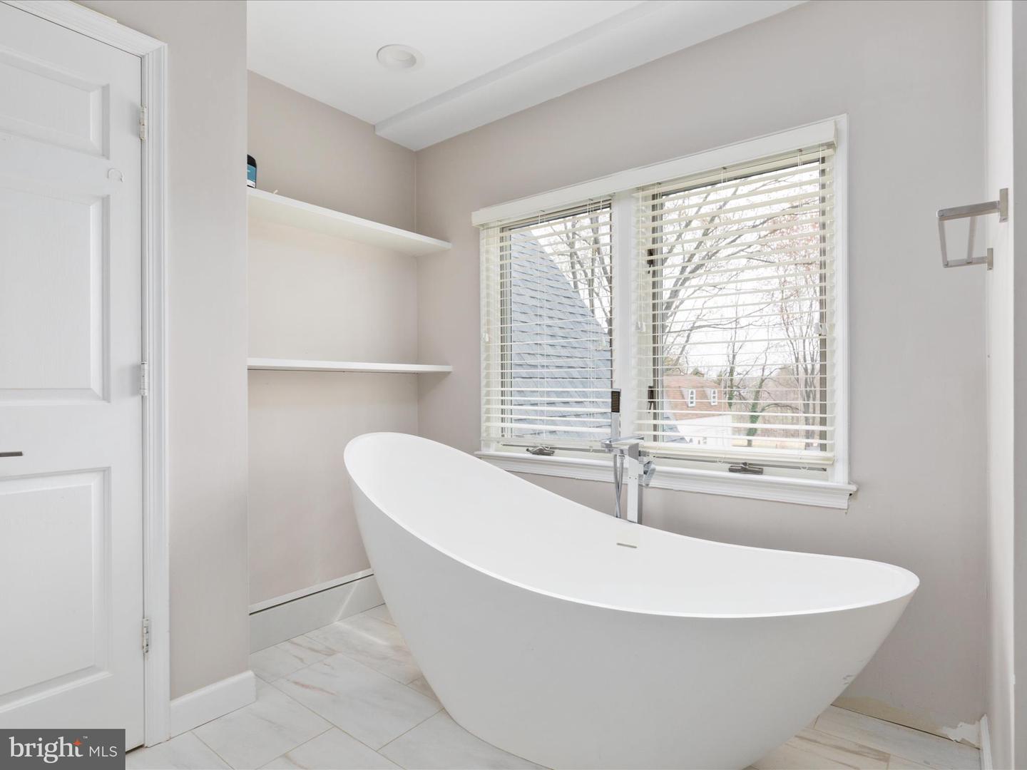 60 N TAVENNER LN, HAMILTON, Virginia 20158, 4 Bedrooms Bedrooms, 9 Rooms Rooms,3 BathroomsBathrooms,Residential,For sale,60 N TAVENNER LN,VALO2091834 MLS # VALO2091834