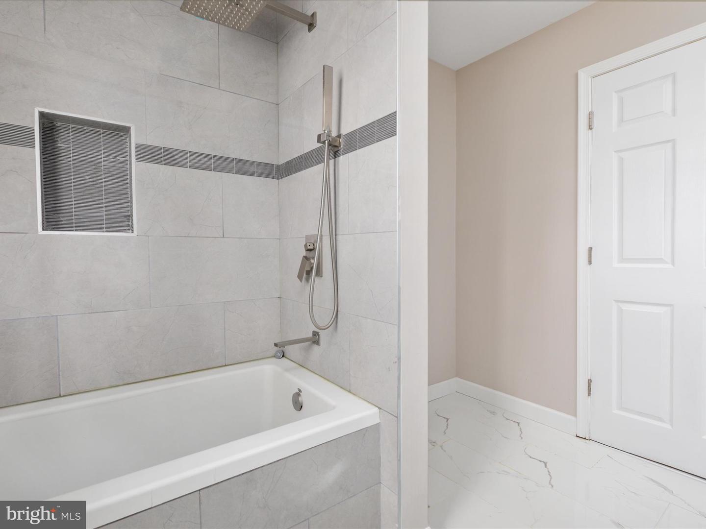 60 N TAVENNER LN, HAMILTON, Virginia 20158, 4 Bedrooms Bedrooms, 9 Rooms Rooms,3 BathroomsBathrooms,Residential,For sale,60 N TAVENNER LN,VALO2091834 MLS # VALO2091834