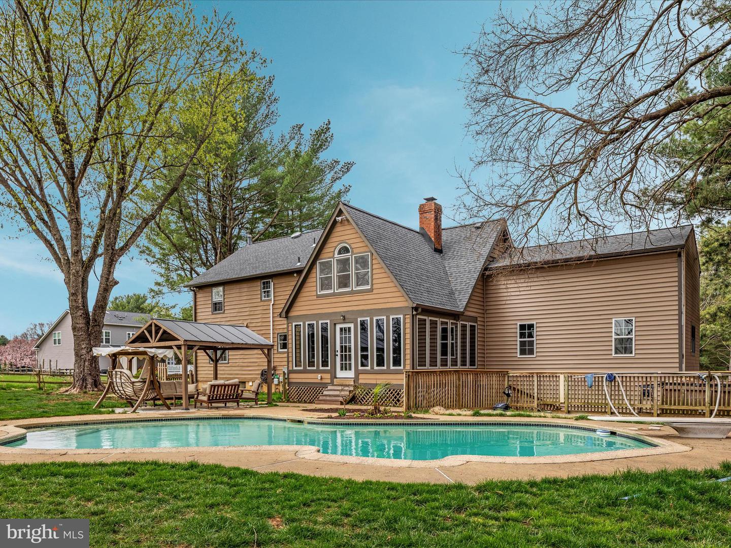 60 N TAVENNER LN, HAMILTON, Virginia 20158, 4 Bedrooms Bedrooms, 9 Rooms Rooms,3 BathroomsBathrooms,Residential,For sale,60 N TAVENNER LN,VALO2091834 MLS # VALO2091834