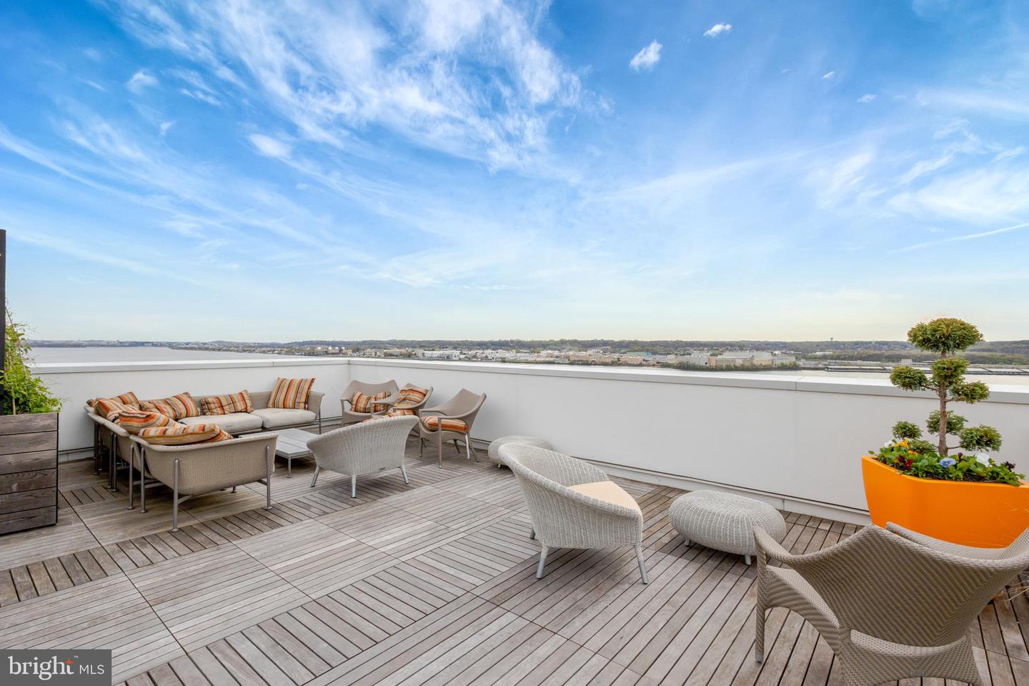 925 N FAIRFAX ST #610, ALEXANDRIA, Virginia 22314, 2 Bedrooms Bedrooms, ,2 BathroomsBathrooms,Residential,For sale,925 N FAIRFAX ST #610,VAAX2043210 MLS # VAAX2043210