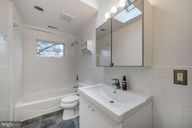 5816 MACARTHUR BLVD NW, WASHINGTON, District Of Columbia 20016, 5 Bedrooms Bedrooms, ,5 BathroomsBathrooms,Residential,For sale,5816 MACARTHUR BLVD NW,DCDC2193070 MLS # DCDC2193070