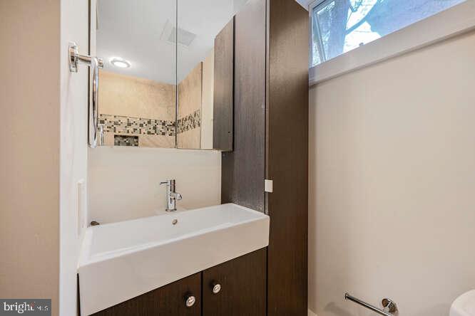 5816 MACARTHUR BLVD NW, WASHINGTON, District Of Columbia 20016, 5 Bedrooms Bedrooms, ,5 BathroomsBathrooms,Residential,For sale,5816 MACARTHUR BLVD NW,DCDC2193070 MLS # DCDC2193070