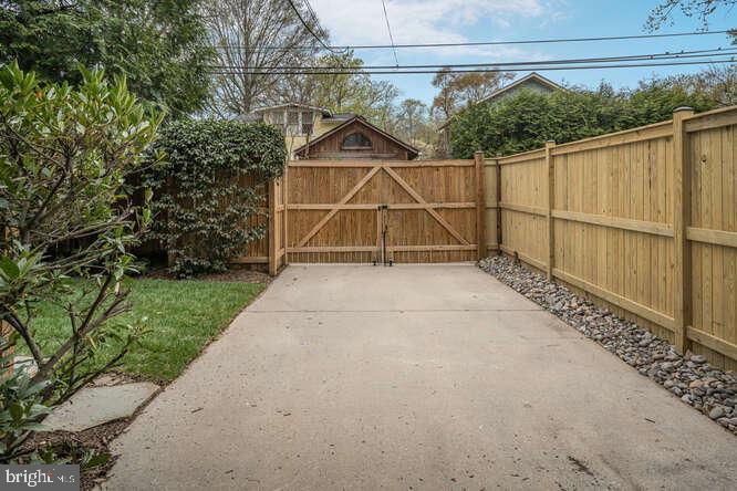 5816 MACARTHUR BLVD NW, WASHINGTON, District Of Columbia 20016, 5 Bedrooms Bedrooms, ,5 BathroomsBathrooms,Residential,For sale,5816 MACARTHUR BLVD NW,DCDC2193070 MLS # DCDC2193070