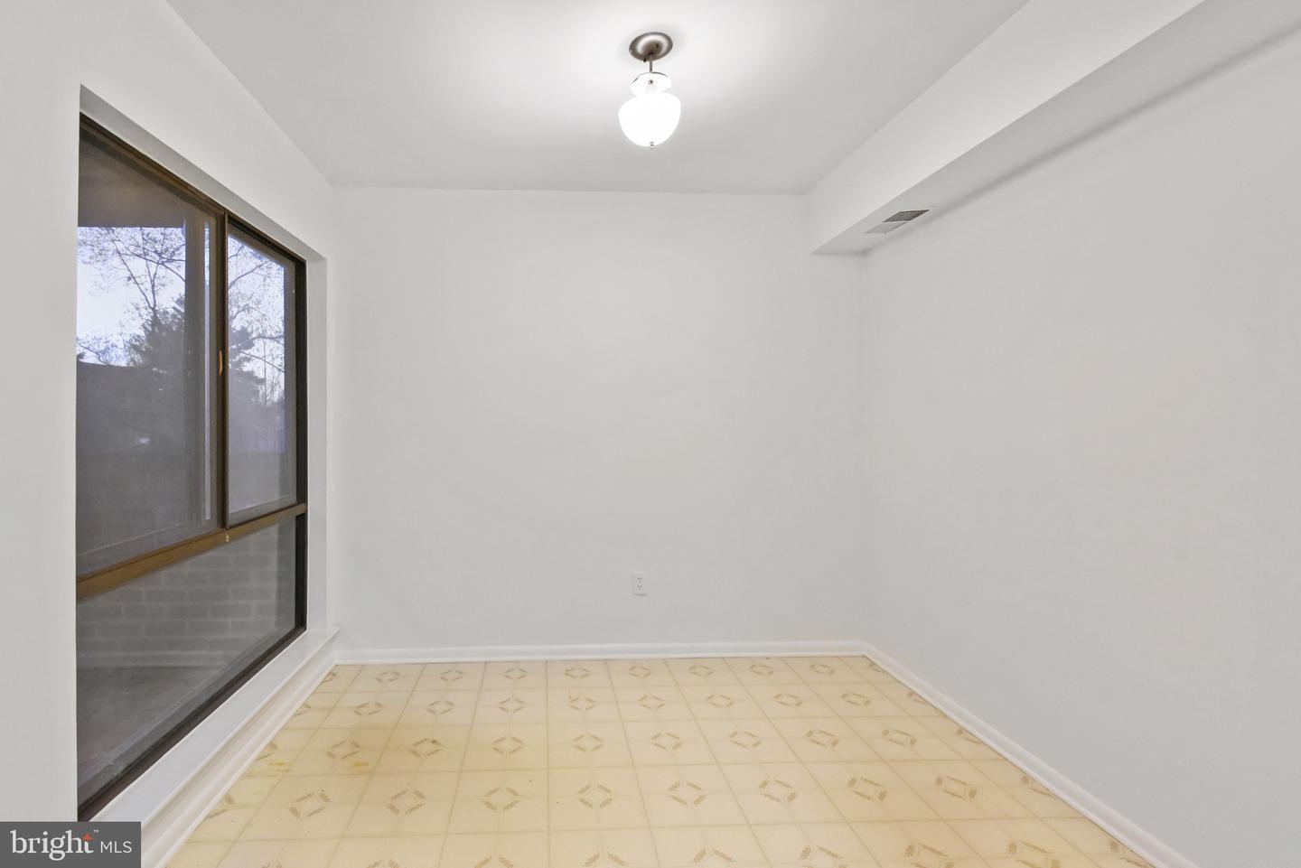 11212 CHESTNUT GROVE SQ #313, RESTON, Virginia 20190, 2 Bedrooms Bedrooms, ,1 BathroomBathrooms,Residential,For sale,11212 CHESTNUT GROVE SQ #313,VAFX2231706 MLS # VAFX2231706
