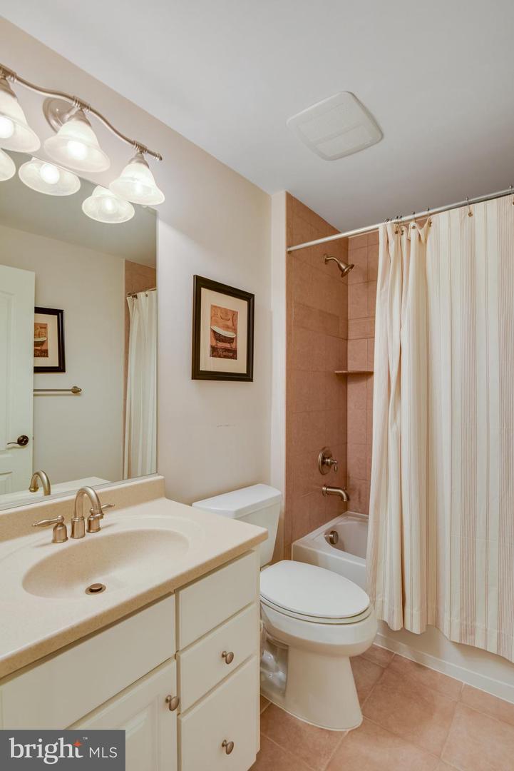 3449 FAWN WOOD LN, FAIRFAX, Virginia 22033, 5 Bedrooms Bedrooms, ,5 BathroomsBathrooms,Residential,For sale,3449 FAWN WOOD LN,VAFX2232170 MLS # VAFX2232170