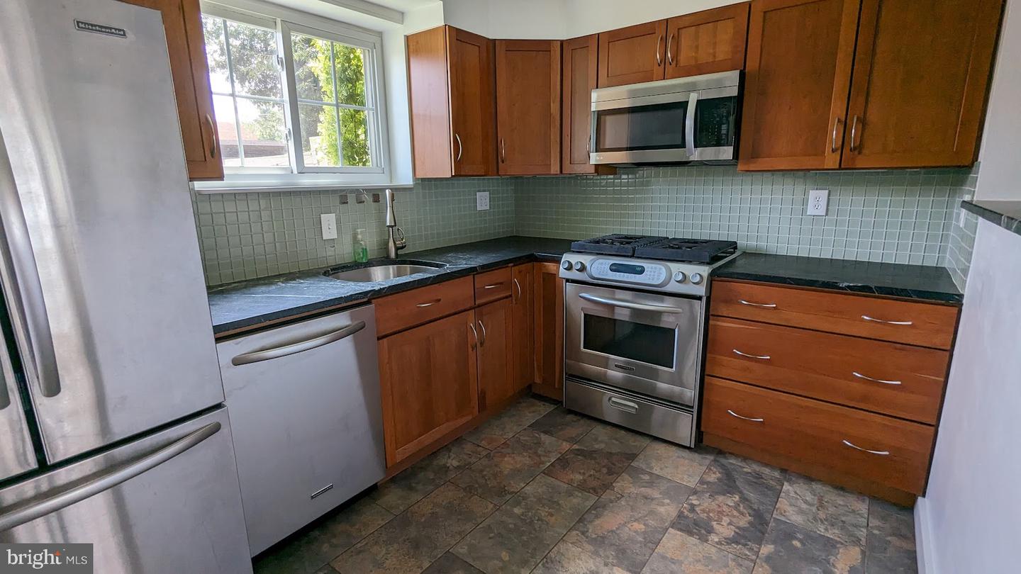 3735 JASON AVE, ALEXANDRIA, Virginia 22302, 2 Bedrooms Bedrooms, ,1 BathroomBathrooms,Residential,For sale,3735 JASON AVE,VAAX2043266 MLS # VAAX2043266