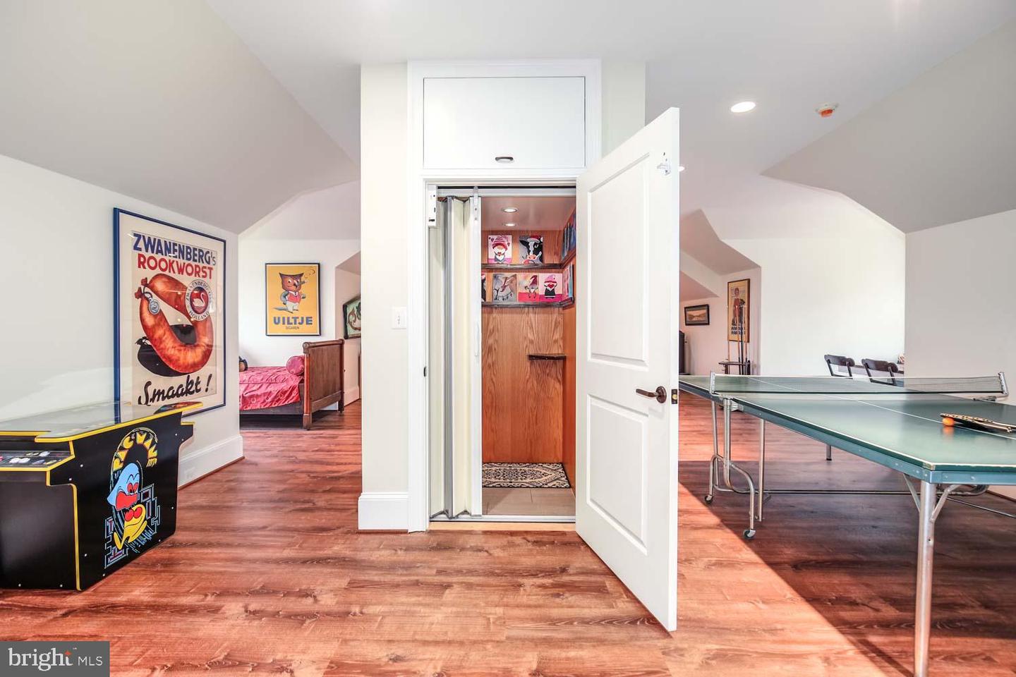 9884 RIVER CHASE WAY, GREAT FALLS, Virginia 22066, 6 Bedrooms Bedrooms, ,6 BathroomsBathrooms,Residential,For sale,9884 RIVER CHASE WAY,VAFX2232192 MLS # VAFX2232192