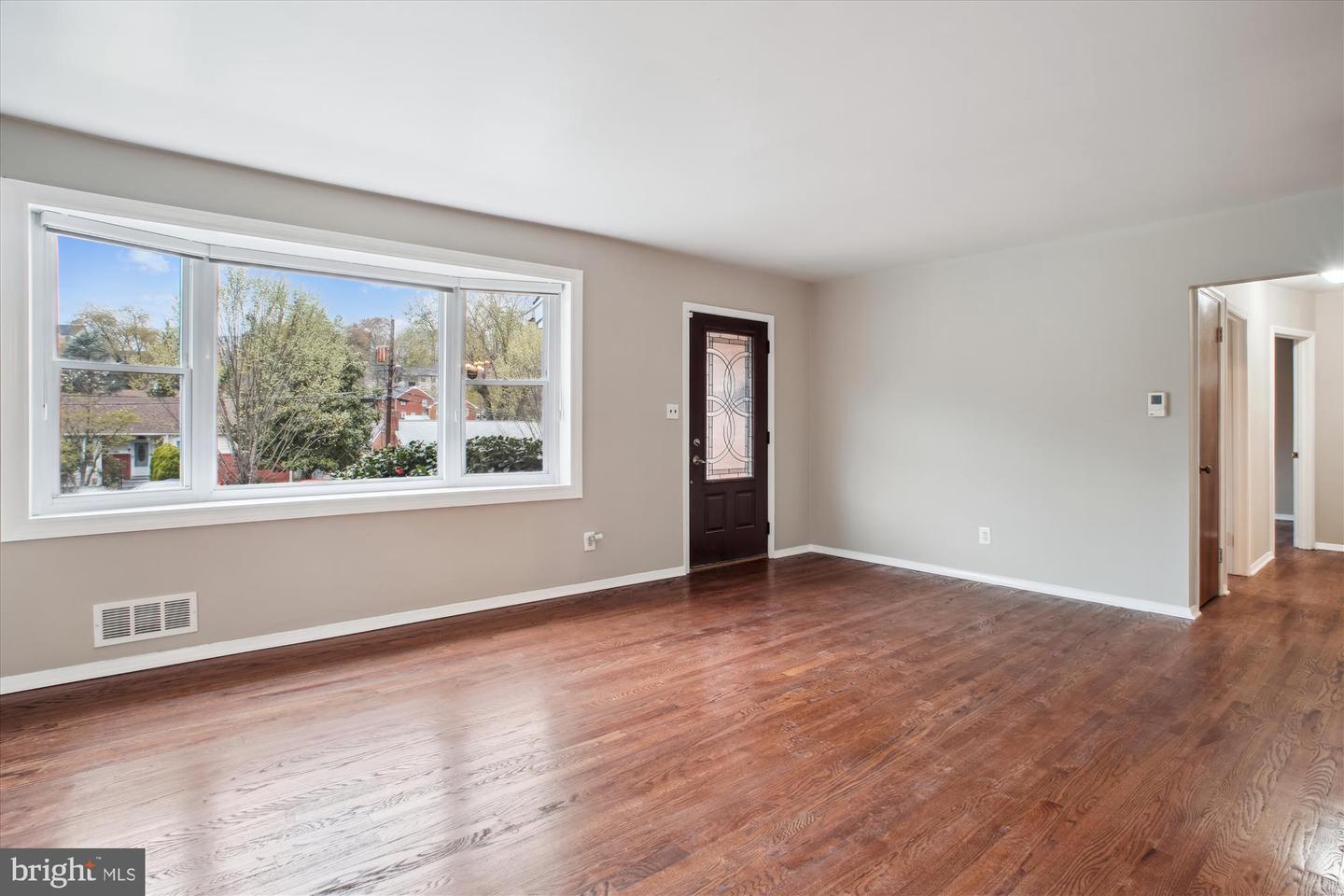 869 PATRICK HENRY DR, ARLINGTON, Virginia 22205, 4 Bedrooms Bedrooms, ,2 BathroomsBathrooms,Residential,For sale,869 PATRICK HENRY DR,VAAR2055584 MLS # VAAR2055584