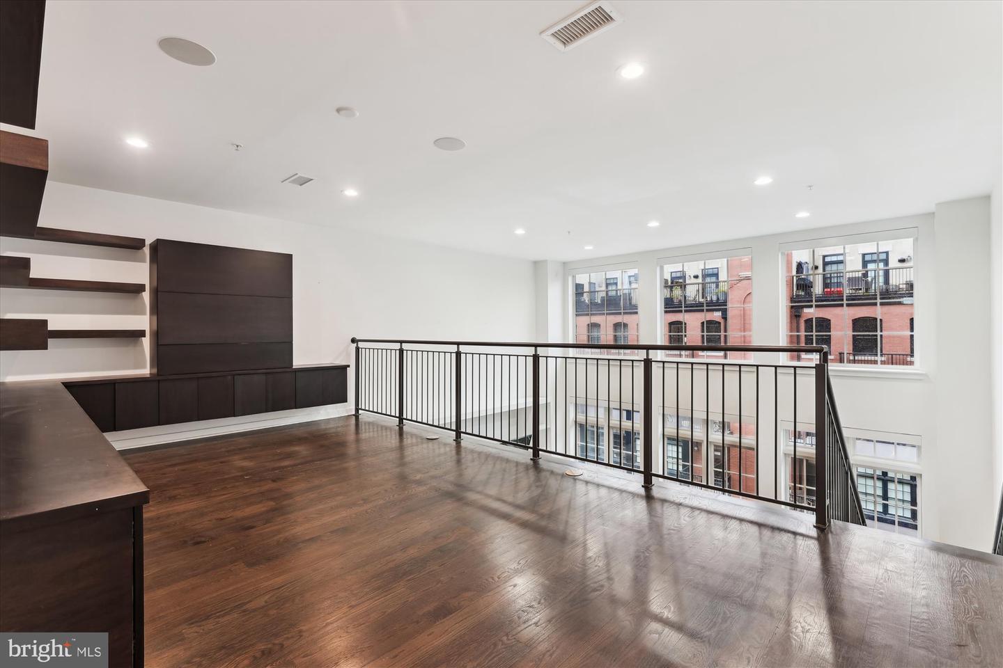 1610 N QUEEN ST #247, ARLINGTON, Virginia 22209, 2 Bedrooms Bedrooms, ,2 BathroomsBathrooms,Residential,For sale,1610 N QUEEN ST #247,VAAR2053416 MLS # VAAR2053416