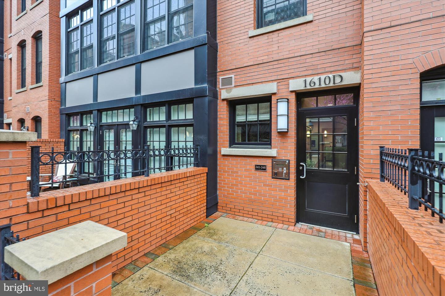 1610 N QUEEN ST #247, ARLINGTON, Virginia 22209, 2 Bedrooms Bedrooms, ,2 BathroomsBathrooms,Residential,For sale,1610 N QUEEN ST #247,VAAR2053416 MLS # VAAR2053416