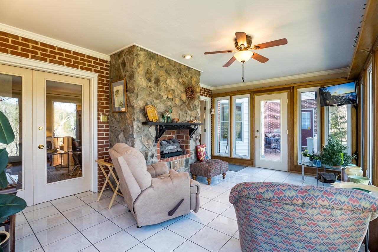 22 MANOR DR, EDINBURG, Virginia 22824, 4 Bedrooms Bedrooms, ,2 BathroomsBathrooms,Residential,22 MANOR DR,662830 MLS # 662830