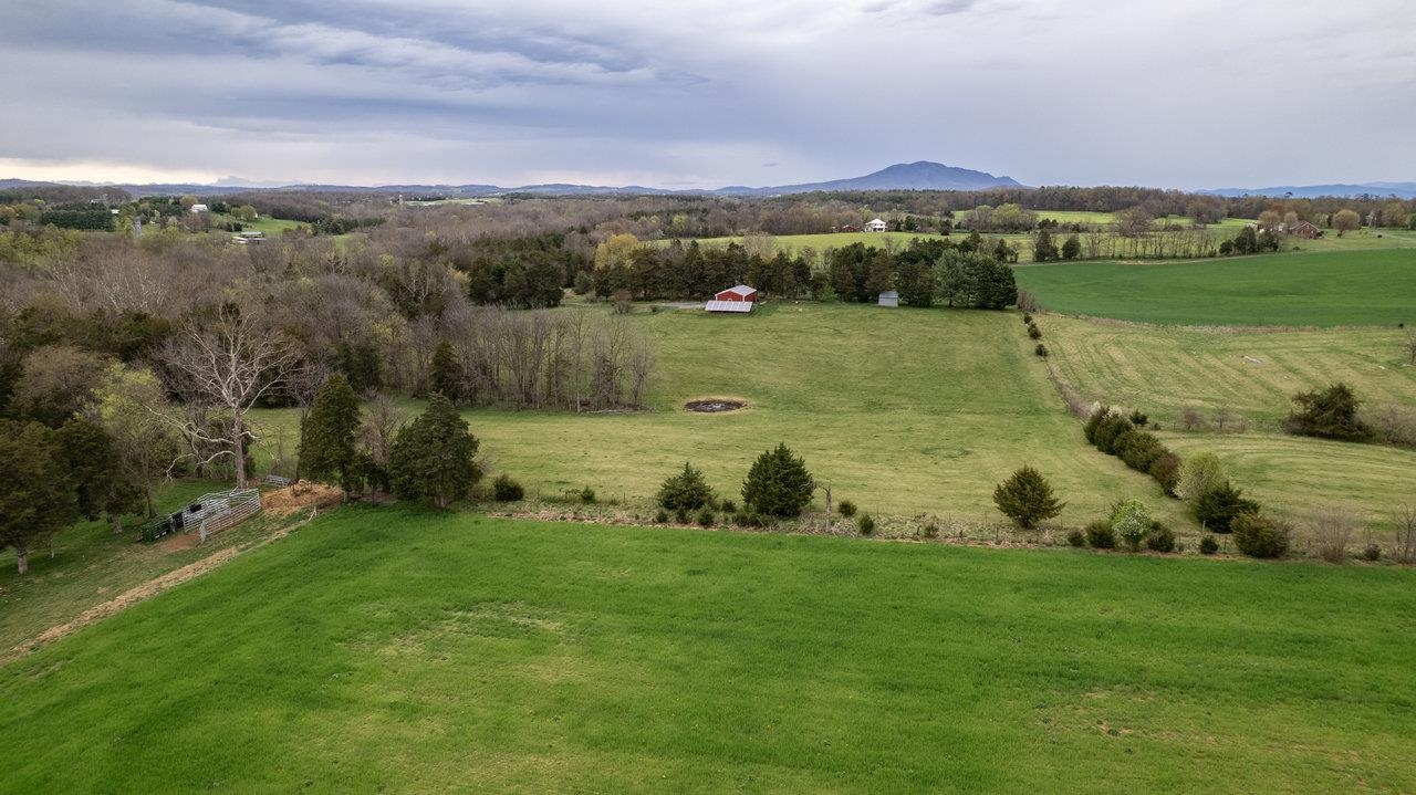 9448 E TIMBER RIDGE RD, GROTTOES, Virginia 24401, 2 Bedrooms Bedrooms, ,3 BathroomsBathrooms,Residential,9448 E TIMBER RIDGE RD,662852 MLS # 662852