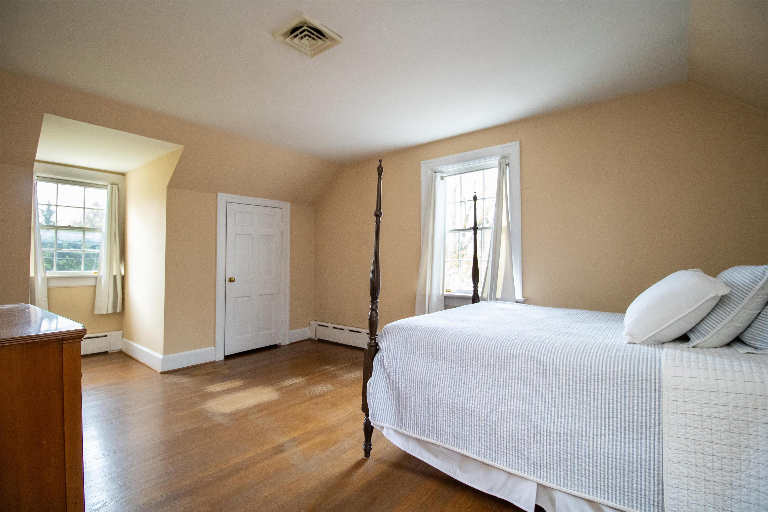 1622 N AUGUSTA ST, STAUNTON, Virginia 24401, 3 Bedrooms Bedrooms, ,2 BathroomsBathrooms,Residential,1622 N AUGUSTA ST,662882 MLS # 662882
