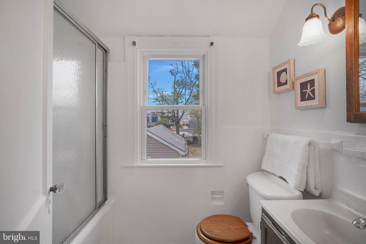 6021 NORTH DAKOTA AVE NW, WASHINGTON, District Of Columbia 20011, 3 Bedrooms Bedrooms, ,2 BathroomsBathrooms,Residential,For sale,6021 NORTH DAKOTA AVE NW,DCDC2194092 MLS # DCDC2194092
