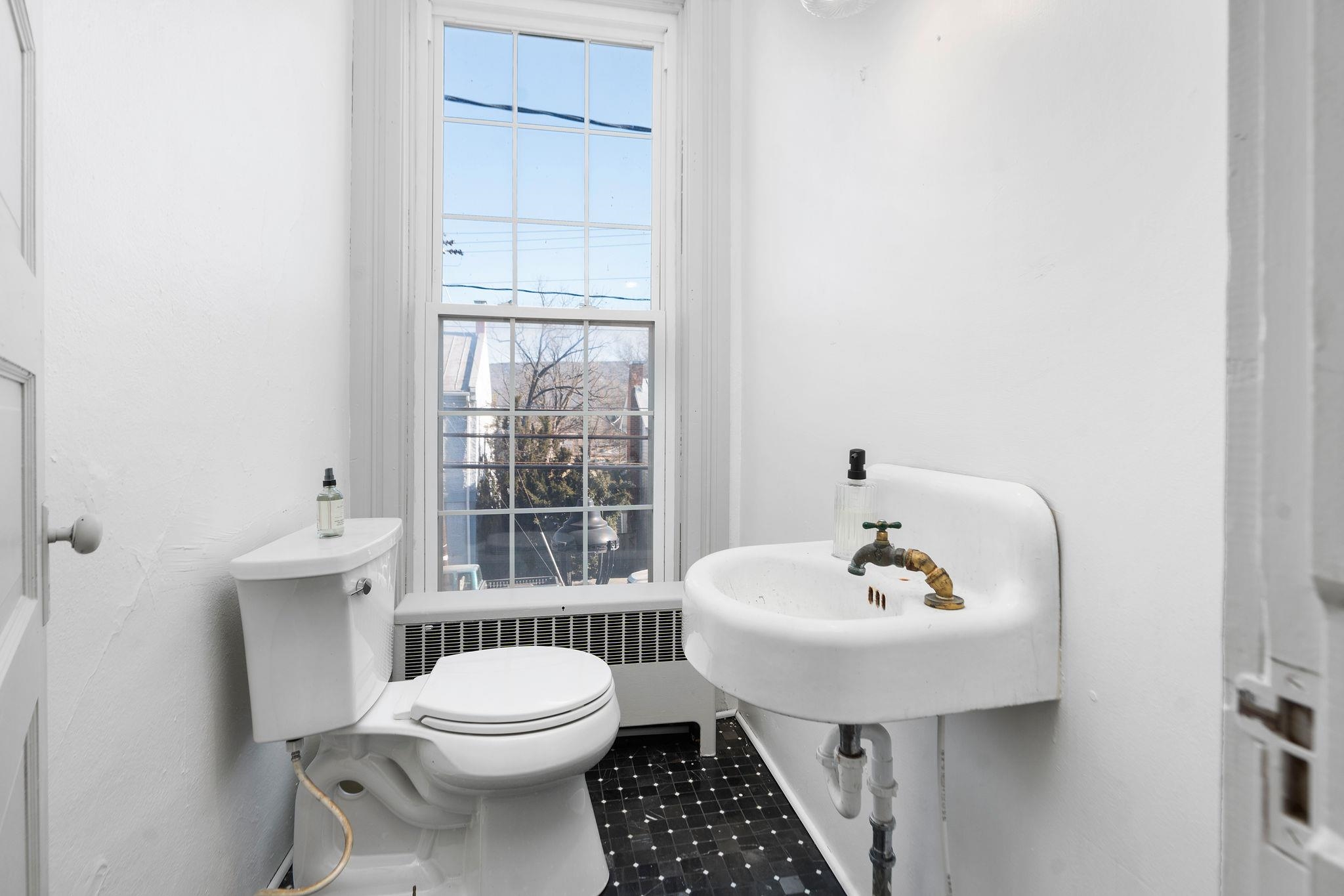 9357 N CONGRESS ST, NEW MARKET, Virginia 22844, 3 Bedrooms Bedrooms, ,1 BathroomBathrooms,Residential,9357 N CONGRESS ST,662905 MLS # 662905