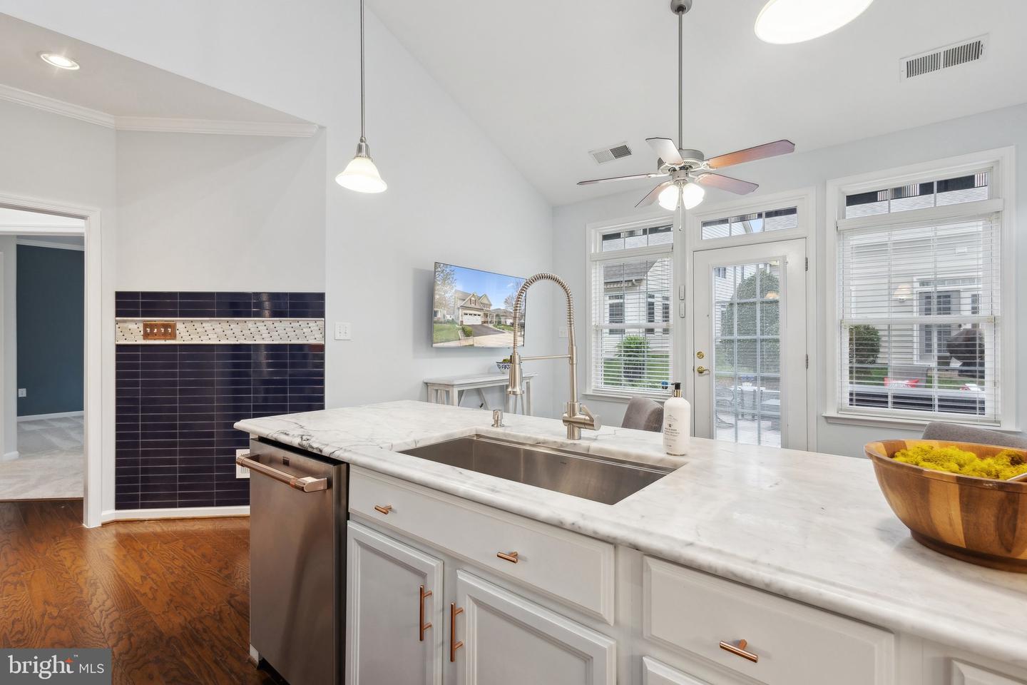 20594 CRESCENT POINTE PL, ASHBURN, Virginia 20147, 2 Bedrooms Bedrooms, ,2 BathroomsBathrooms,Residential,For sale,20594 CRESCENT POINTE PL,VALO2091424 MLS # VALO2091424