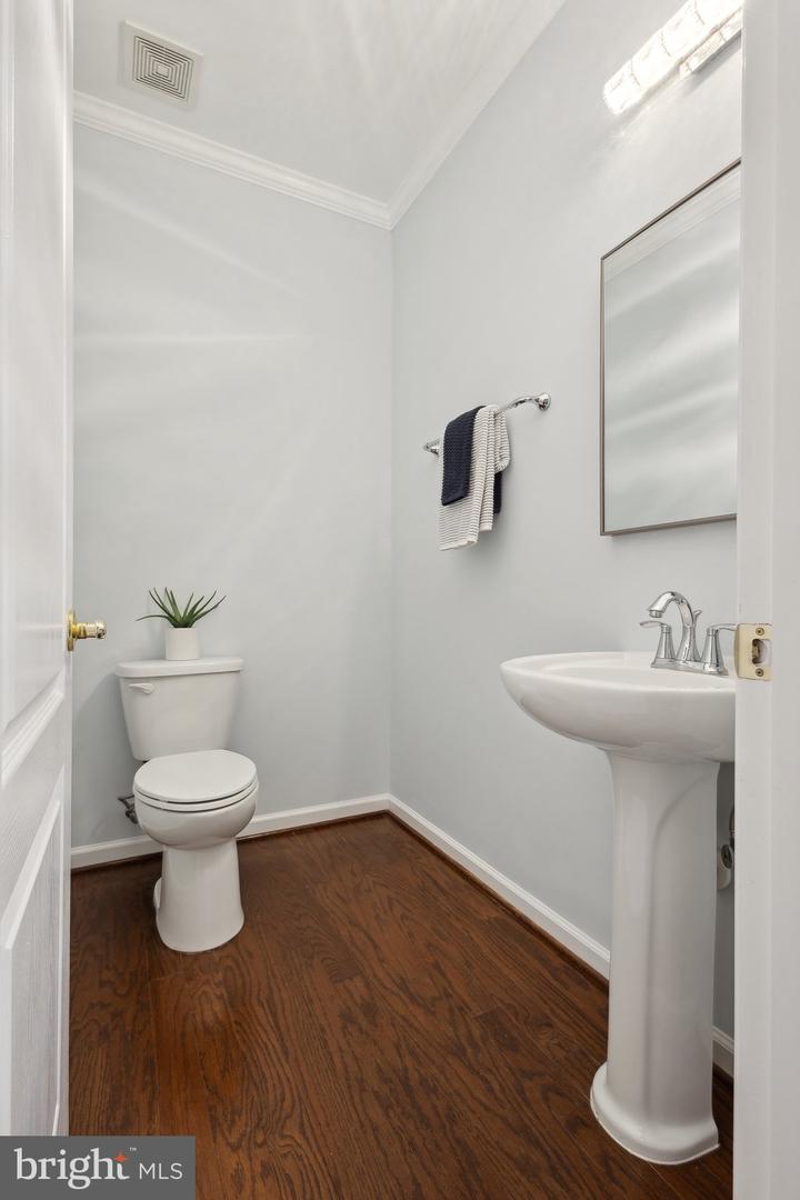 20594 CRESCENT POINTE PL, ASHBURN, Virginia 20147, 2 Bedrooms Bedrooms, ,2 BathroomsBathrooms,Residential,For sale,20594 CRESCENT POINTE PL,VALO2091424 MLS # VALO2091424