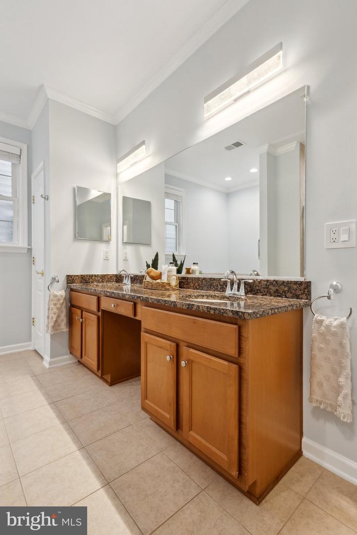 20594 CRESCENT POINTE PL, ASHBURN, Virginia 20147, 2 Bedrooms Bedrooms, ,2 BathroomsBathrooms,Residential,For sale,20594 CRESCENT POINTE PL,VALO2091424 MLS # VALO2091424