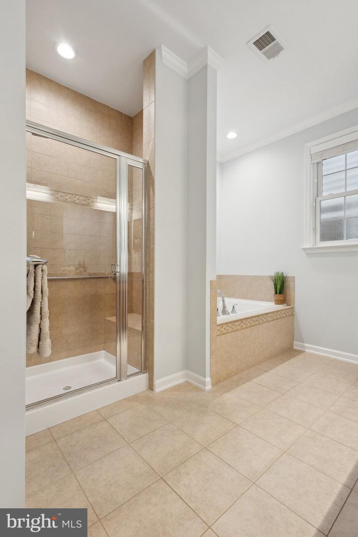 20594 CRESCENT POINTE PL, ASHBURN, Virginia 20147, 2 Bedrooms Bedrooms, ,2 BathroomsBathrooms,Residential,For sale,20594 CRESCENT POINTE PL,VALO2091424 MLS # VALO2091424