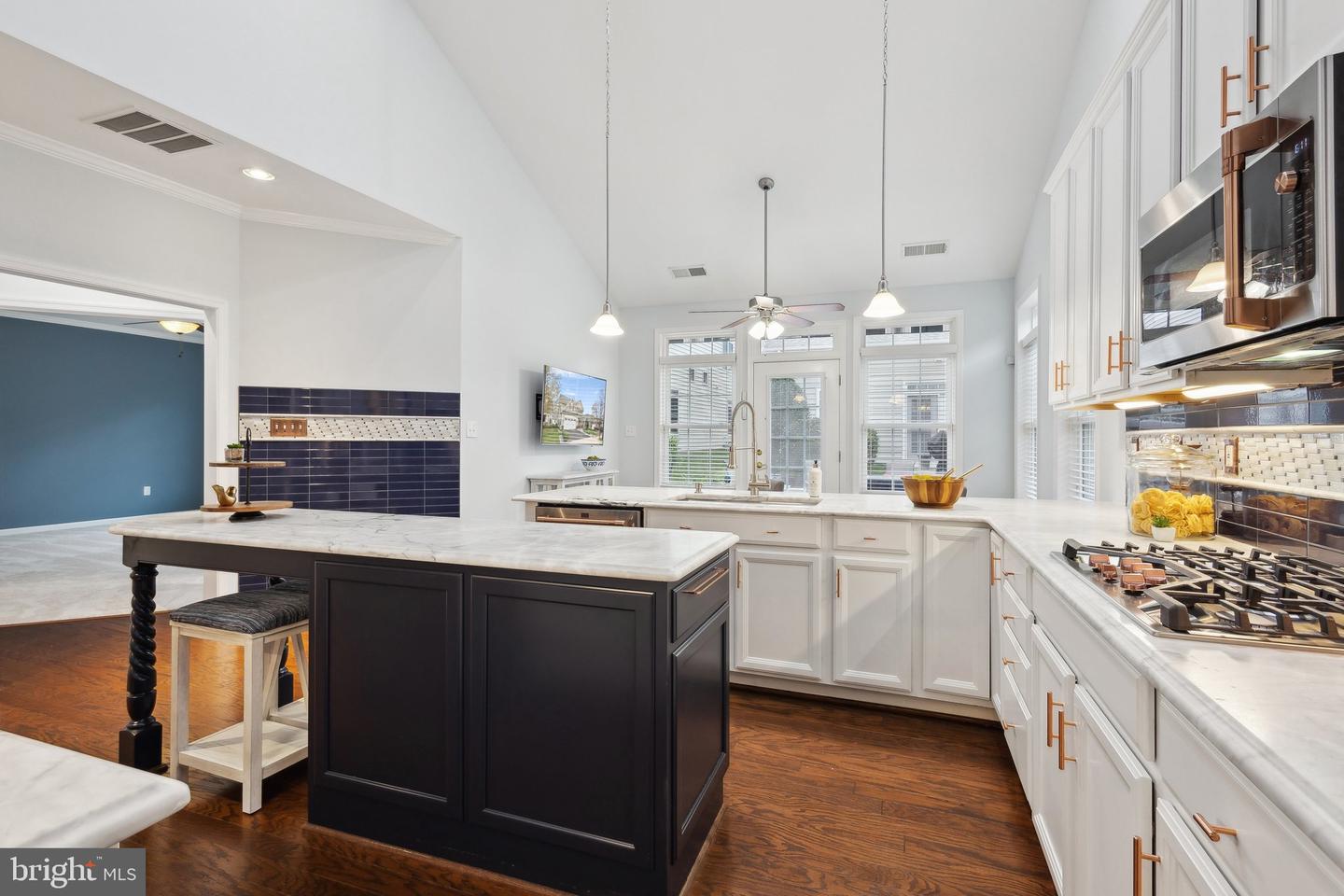20594 CRESCENT POINTE PL, ASHBURN, Virginia 20147, 2 Bedrooms Bedrooms, ,2 BathroomsBathrooms,Residential,For sale,20594 CRESCENT POINTE PL,VALO2091424 MLS # VALO2091424