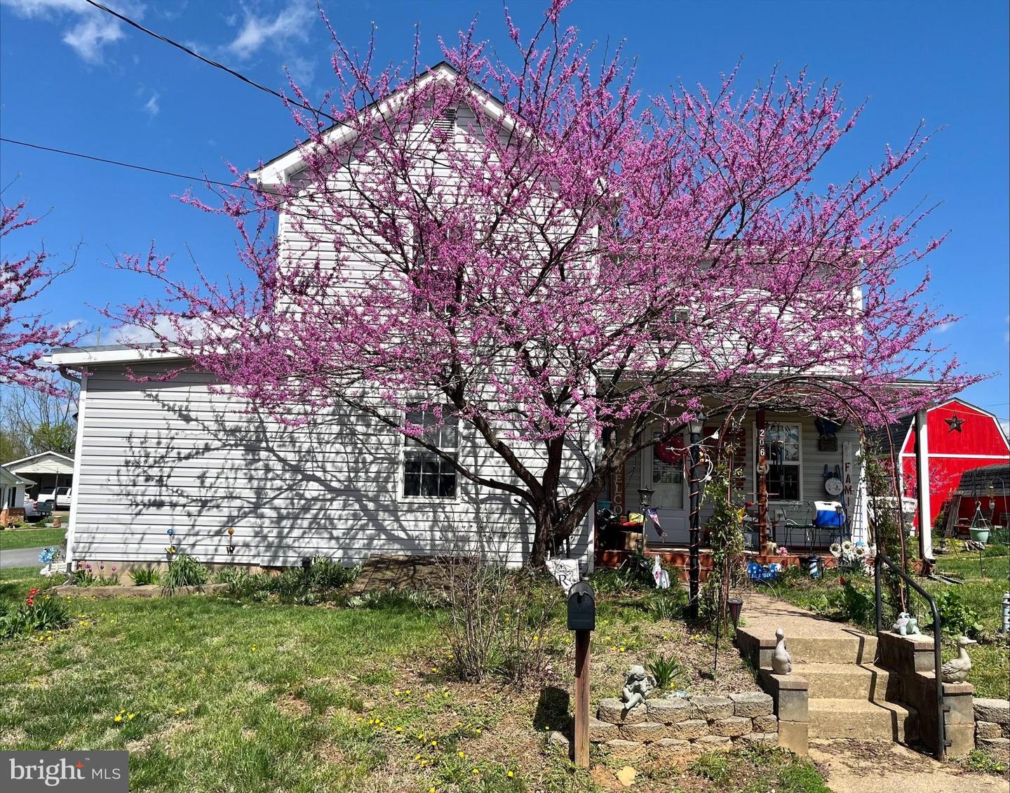 206 WOODLAND AVE, LURAY, Virginia 22835, 3 Bedrooms Bedrooms, ,2 BathroomsBathrooms,Residential,For sale,206 WOODLAND AVE,VAPA2004726 MLS # VAPA2004726