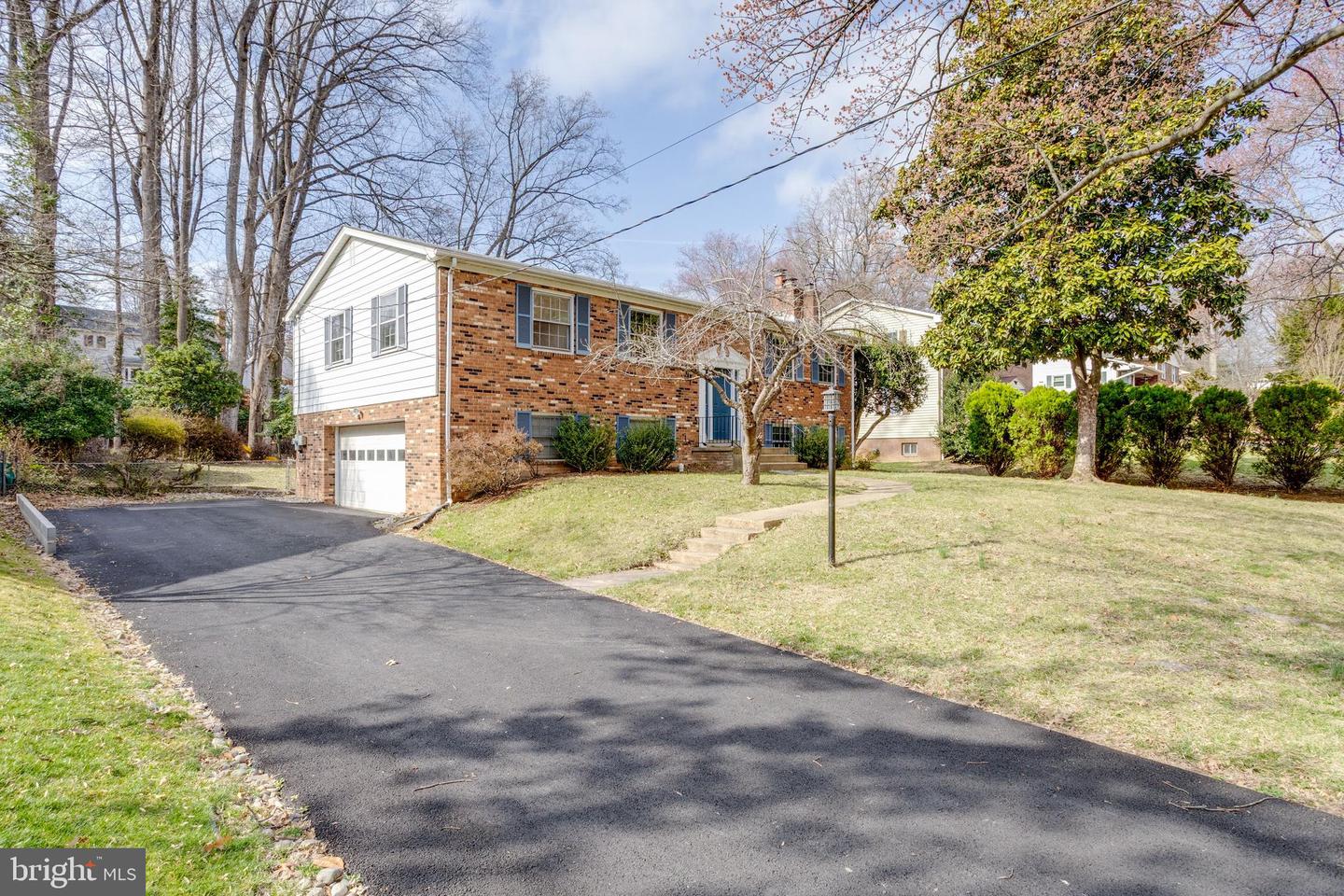 8014 GARLOT DR, ANNANDALE, Virginia 22003, 4 Bedrooms Bedrooms, ,3 BathroomsBathrooms,Residential,For sale,8014 GARLOT DR,VAFX2226406 MLS # VAFX2226406