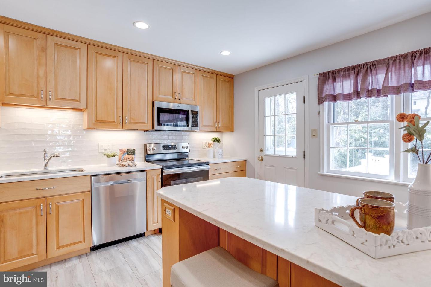 8014 GARLOT DR, ANNANDALE, Virginia 22003, 4 Bedrooms Bedrooms, ,3 BathroomsBathrooms,Residential,For sale,8014 GARLOT DR,VAFX2226406 MLS # VAFX2226406