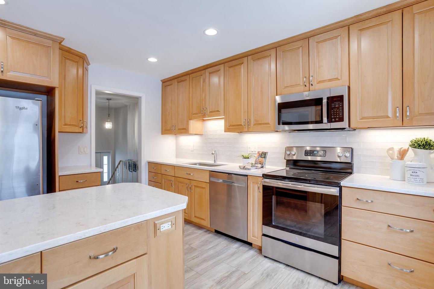 8014 GARLOT DR, ANNANDALE, Virginia 22003, 4 Bedrooms Bedrooms, ,3 BathroomsBathrooms,Residential,For sale,8014 GARLOT DR,VAFX2226406 MLS # VAFX2226406
