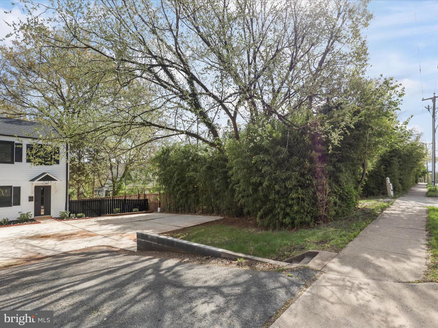 2126 HUNTINGTON AVE, ALEXANDRIA, Virginia 22303, 2 Bedrooms Bedrooms, ,2 BathroomsBathrooms,Residential,For sale,2126 HUNTINGTON AVE,VAFX2229436 MLS # VAFX2229436