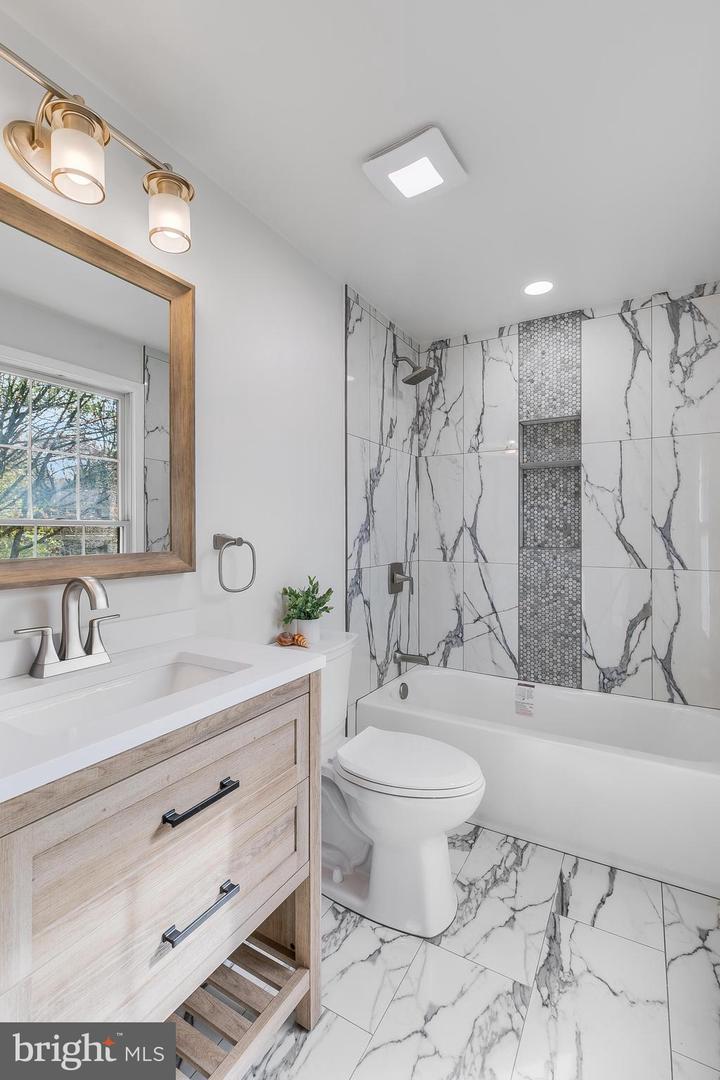7002 JENKINS LN, FALLS CHURCH, Virginia 22043, 4 Bedrooms Bedrooms, ,4 BathroomsBathrooms,Residential,For sale,7002 JENKINS LN,VAFX2231134 MLS # VAFX2231134
