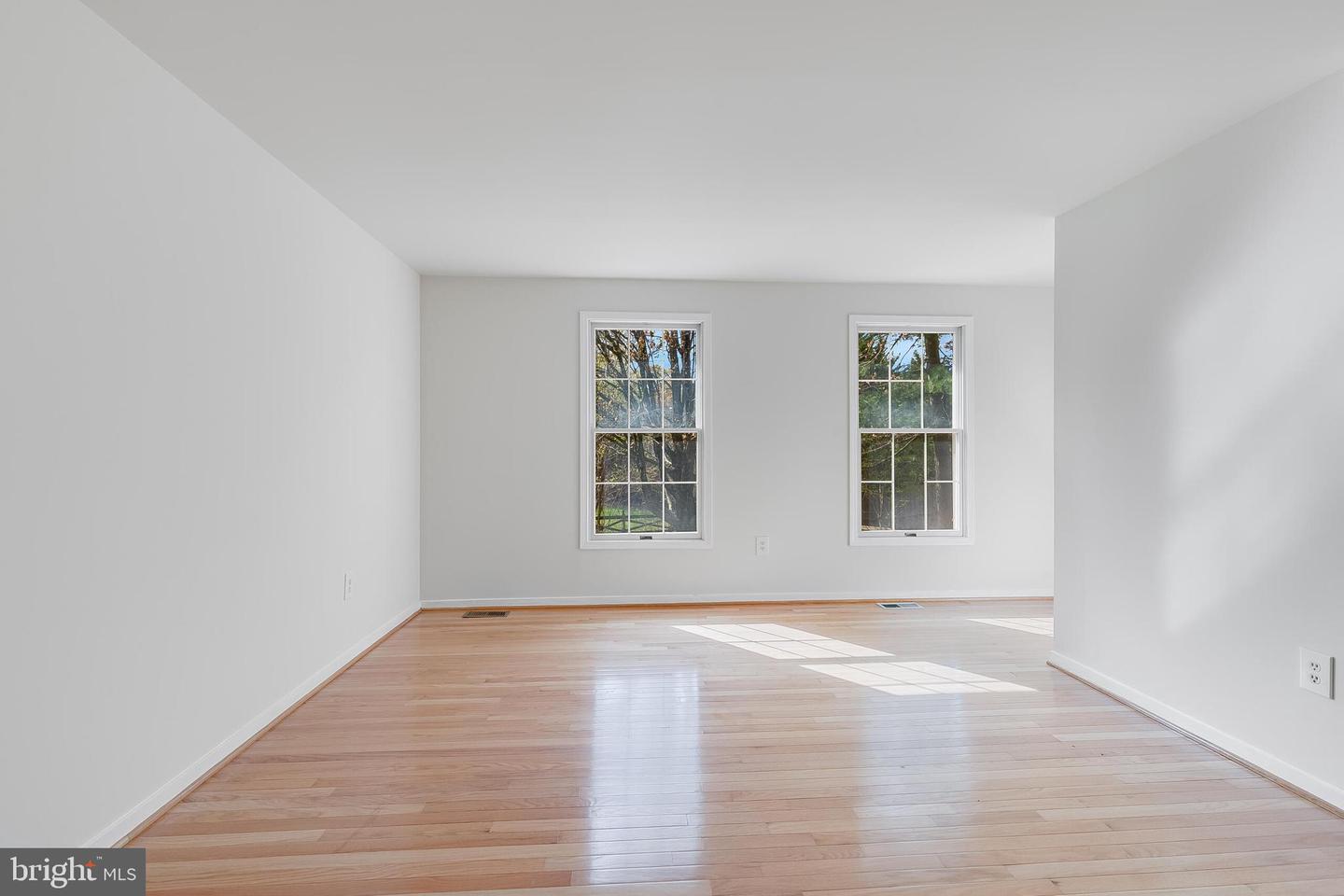 7002 JENKINS LN, FALLS CHURCH, Virginia 22043, 4 Bedrooms Bedrooms, ,4 BathroomsBathrooms,Residential,For sale,7002 JENKINS LN,VAFX2231134 MLS # VAFX2231134