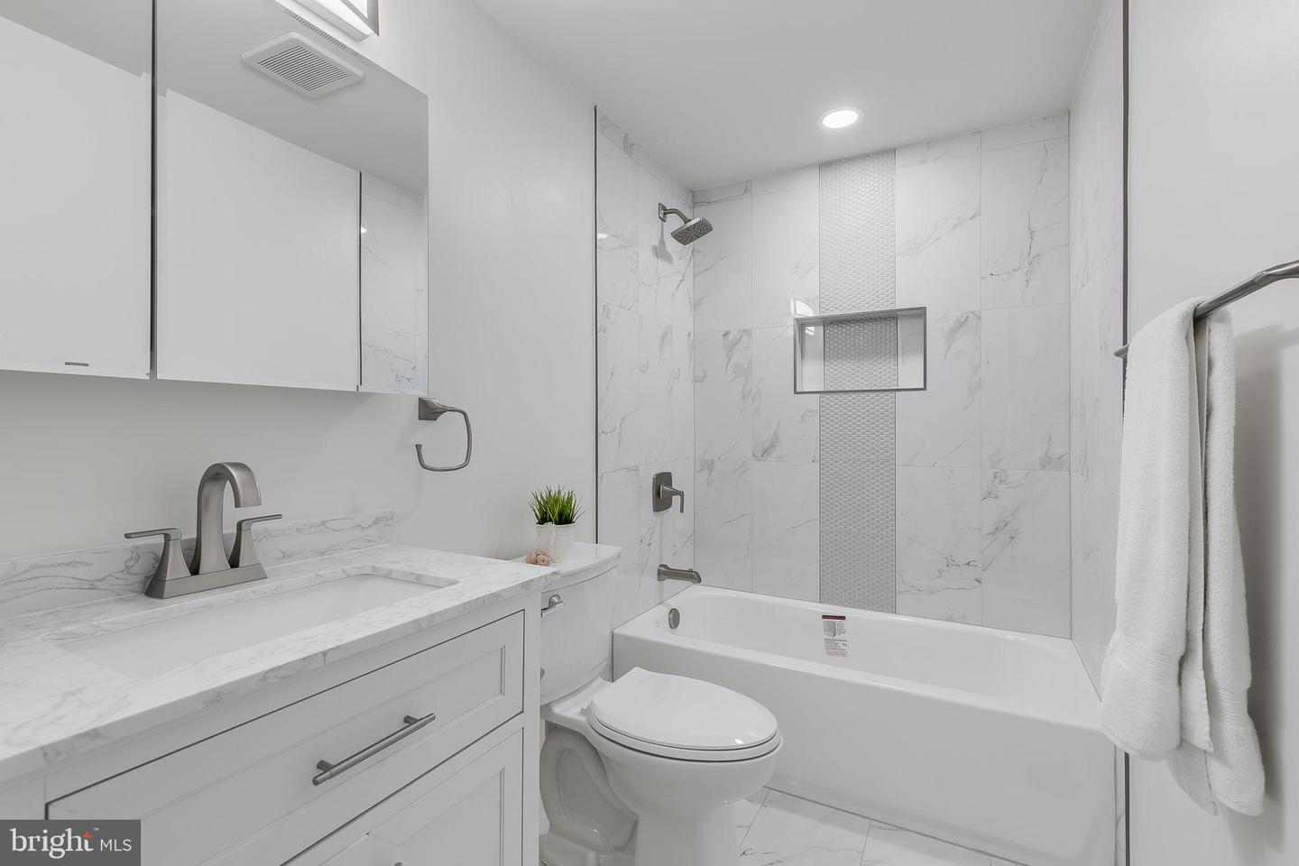 7002 JENKINS LN, FALLS CHURCH, Virginia 22043, 4 Bedrooms Bedrooms, ,4 BathroomsBathrooms,Residential,For sale,7002 JENKINS LN,VAFX2231134 MLS # VAFX2231134