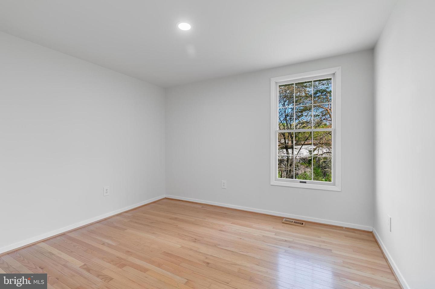 7002 JENKINS LN, FALLS CHURCH, Virginia 22043, 4 Bedrooms Bedrooms, ,4 BathroomsBathrooms,Residential,For sale,7002 JENKINS LN,VAFX2231134 MLS # VAFX2231134
