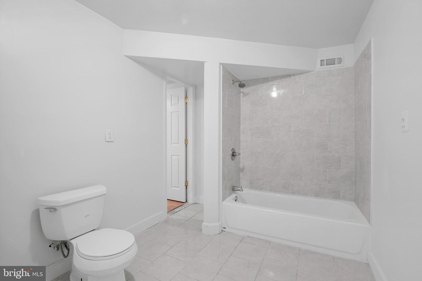 7002 JENKINS LN, FALLS CHURCH, Virginia 22043, 4 Bedrooms Bedrooms, ,4 BathroomsBathrooms,Residential,For sale,7002 JENKINS LN,VAFX2231134 MLS # VAFX2231134