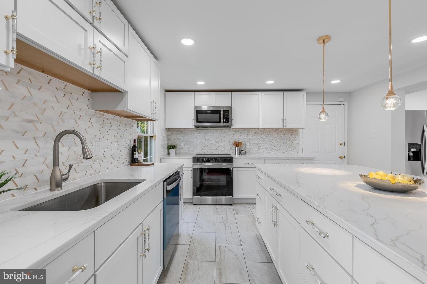 7002 JENKINS LN, FALLS CHURCH, Virginia 22043, 4 Bedrooms Bedrooms, ,4 BathroomsBathrooms,Residential,For sale,7002 JENKINS LN,VAFX2231134 MLS # VAFX2231134