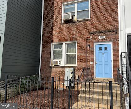 1002 18TH ST NE, WASHINGTON, District Of Columbia 20002, 2 Bedrooms Bedrooms, ,2 BathroomsBathrooms,Residential,For sale,1002 18TH ST NE,DCDC2194218 MLS # DCDC2194218