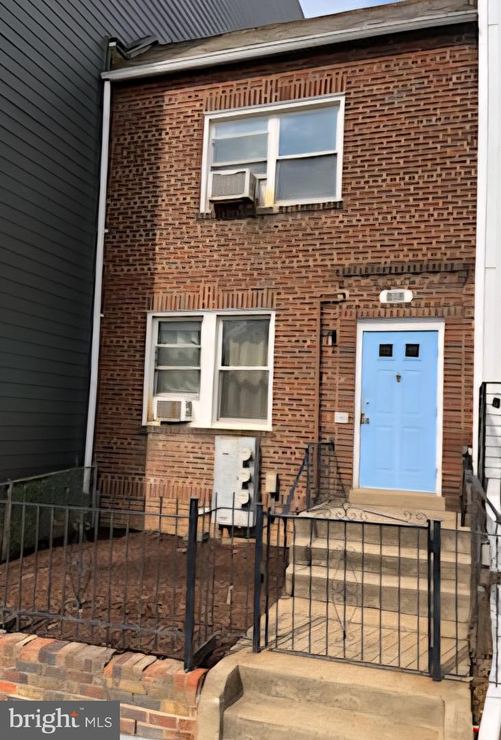 1002 18TH ST NE, WASHINGTON, District Of Columbia 20002, 2 Bedrooms Bedrooms, ,2 BathroomsBathrooms,Residential,For sale,1002 18TH ST NE,DCDC2194218 MLS # DCDC2194218