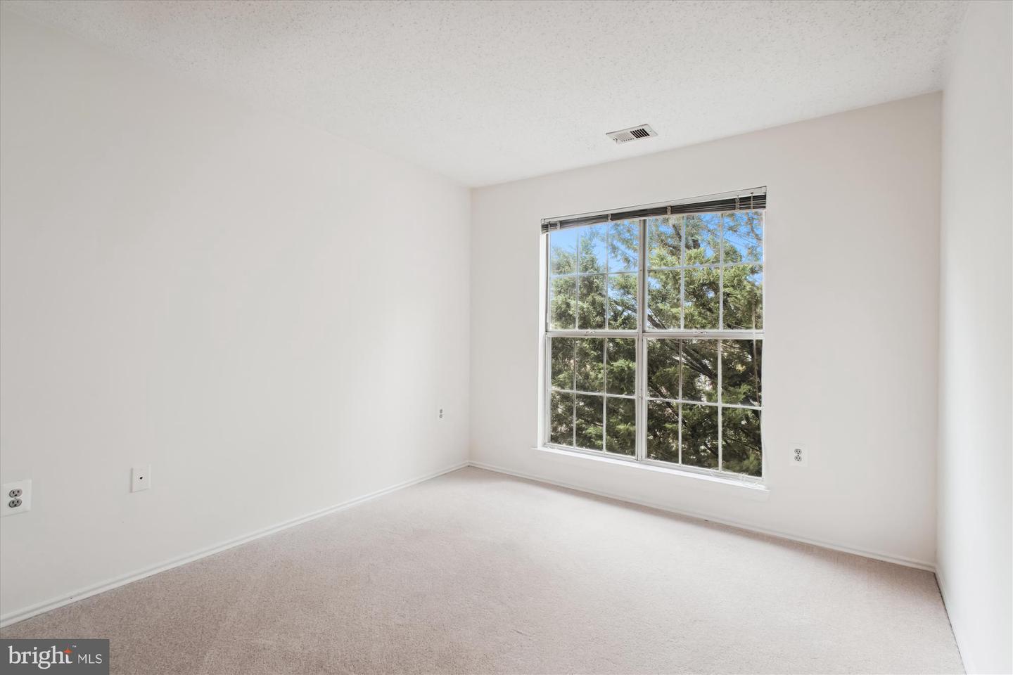 20957 TIMBER RIDGE TER #302, ASHBURN, Virginia 20147, 2 Bedrooms Bedrooms, ,1 BathroomBathrooms,Residential,For sale,20957 TIMBER RIDGE TER #302,VALO2093198 MLS # VALO2093198