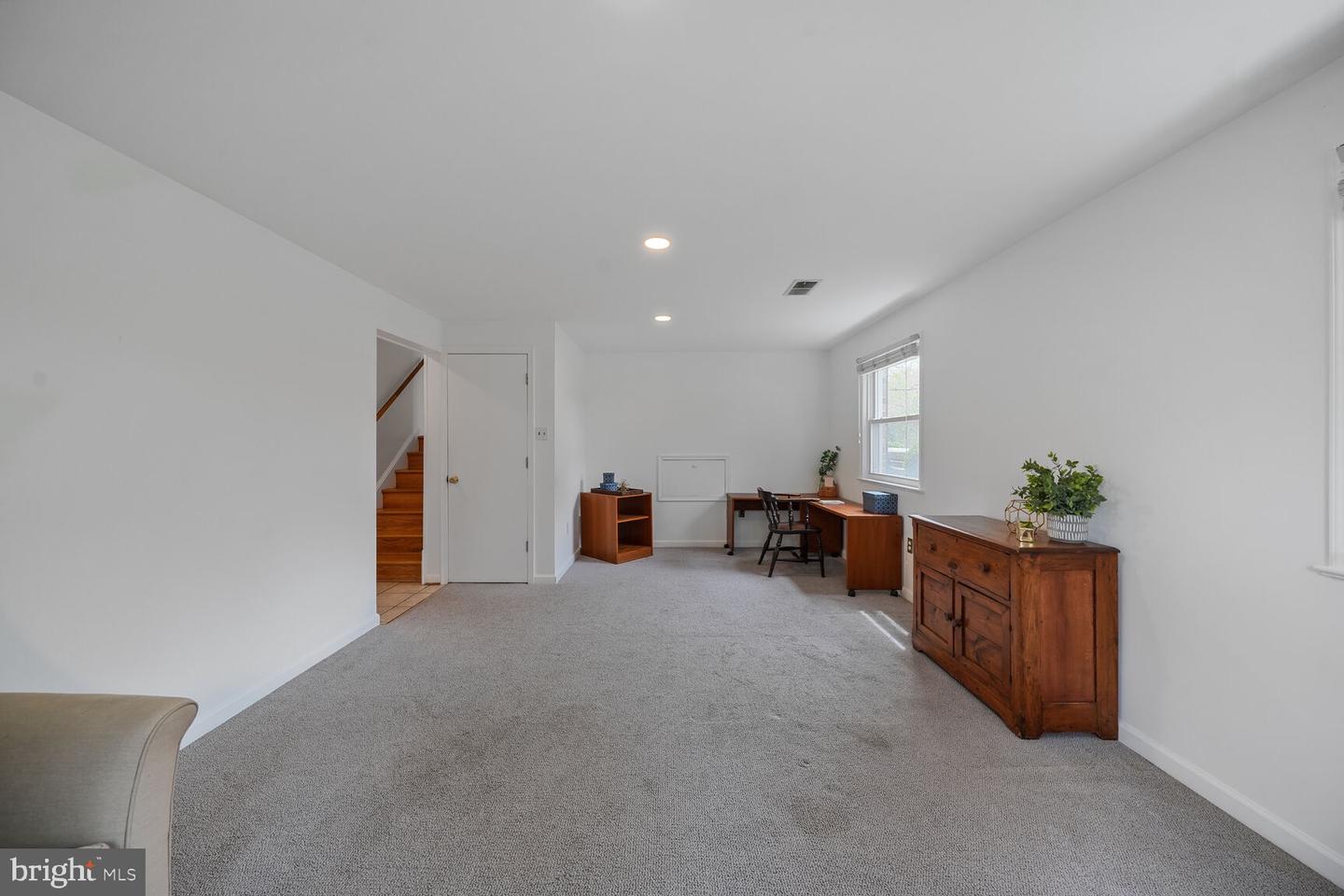 1955 FOXHALL RD, MCLEAN, Virginia 22101, 5 Bedrooms Bedrooms, ,2 BathroomsBathrooms,Residential,For sale,1955 FOXHALL RD,VAFX2232966 MLS # VAFX2232966