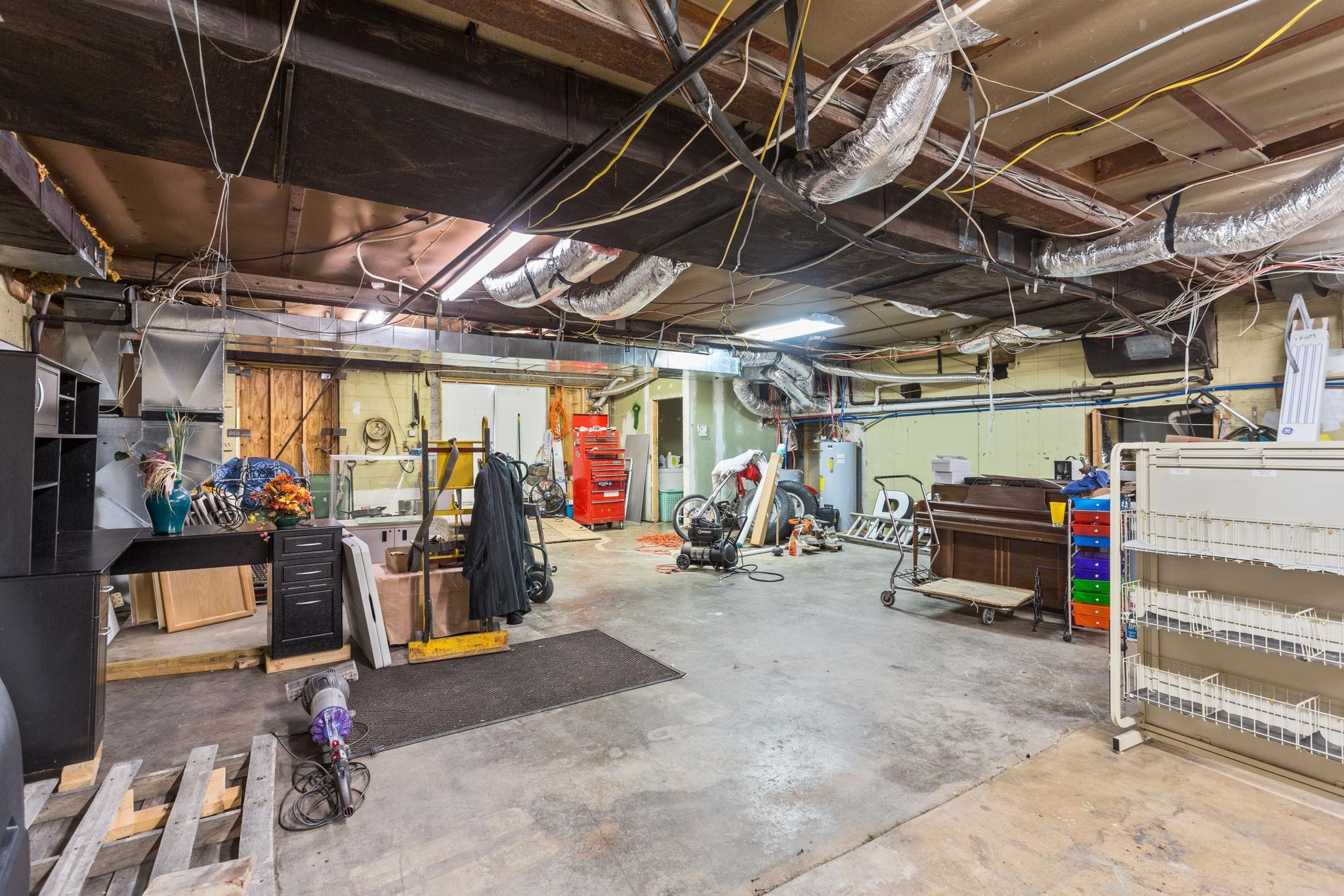 2501 N AUGUSTA ST, STAUNTON, Virginia 24401, ,Commercial,2501 N AUGUSTA ST,662977 MLS # 662977