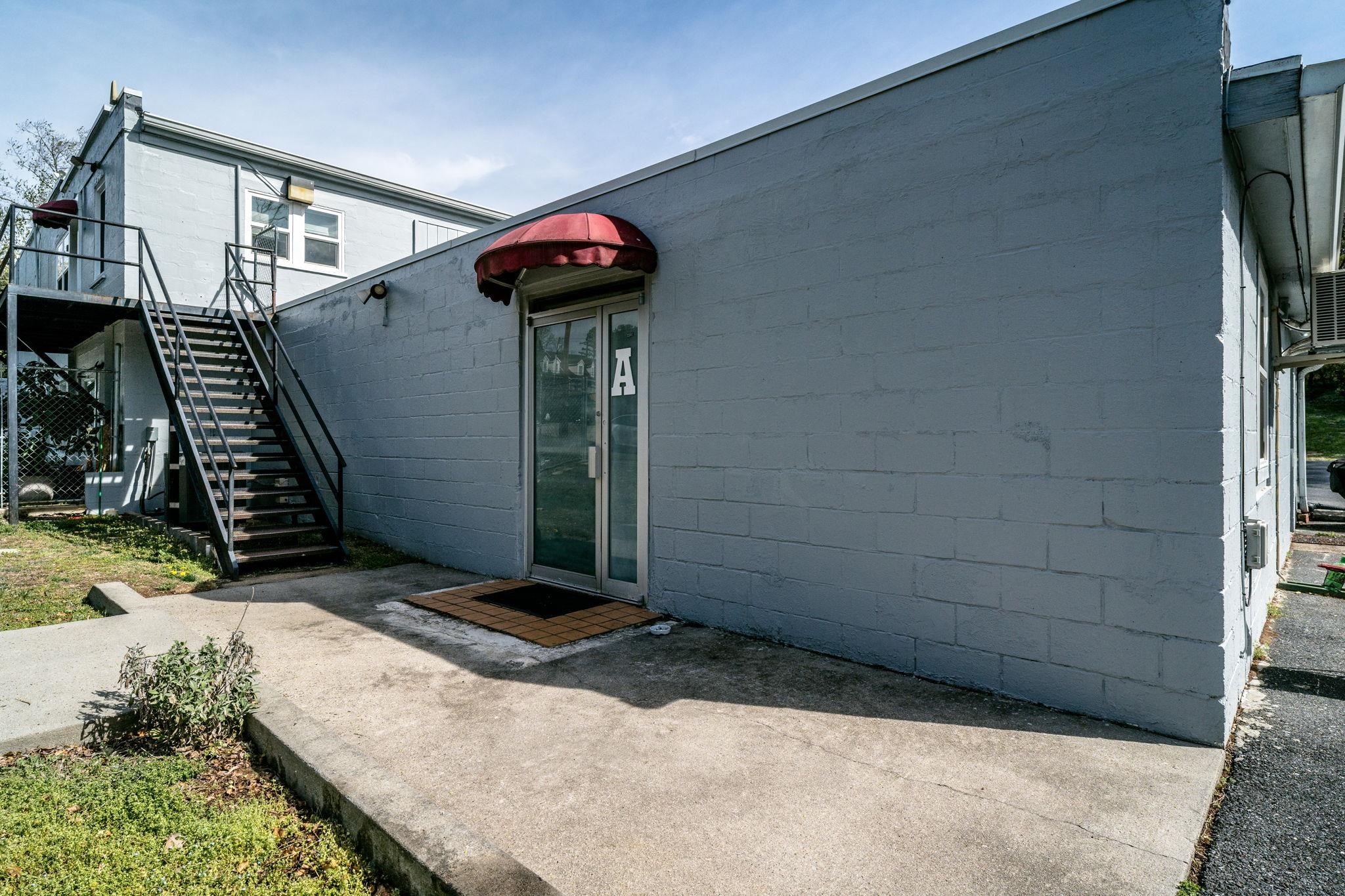 2501 N AUGUSTA ST, STAUNTON, Virginia 24401, ,Commercial,2501 N AUGUSTA ST,662977 MLS # 662977