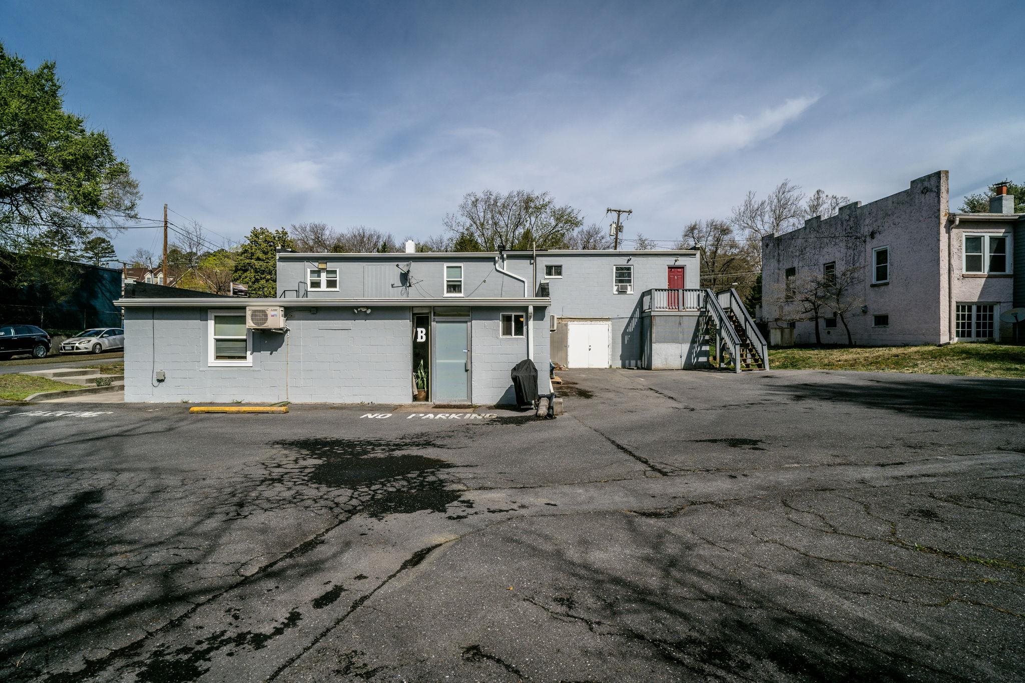2501 N AUGUSTA ST, STAUNTON, Virginia 24401, ,Commercial,2501 N AUGUSTA ST,662977 MLS # 662977