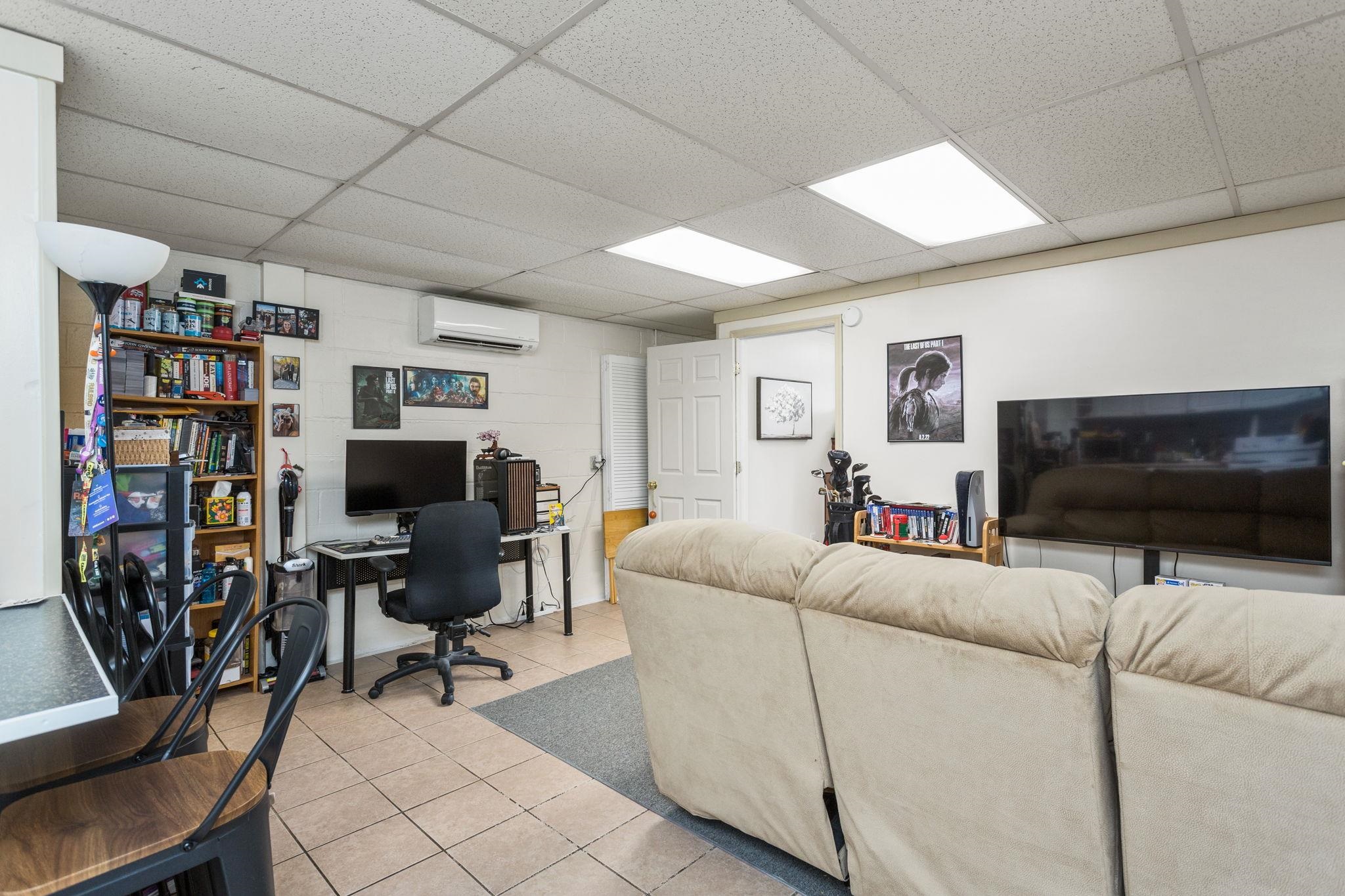 2501 N AUGUSTA ST, STAUNTON, Virginia 24401, ,Commercial,2501 N AUGUSTA ST,662977 MLS # 662977