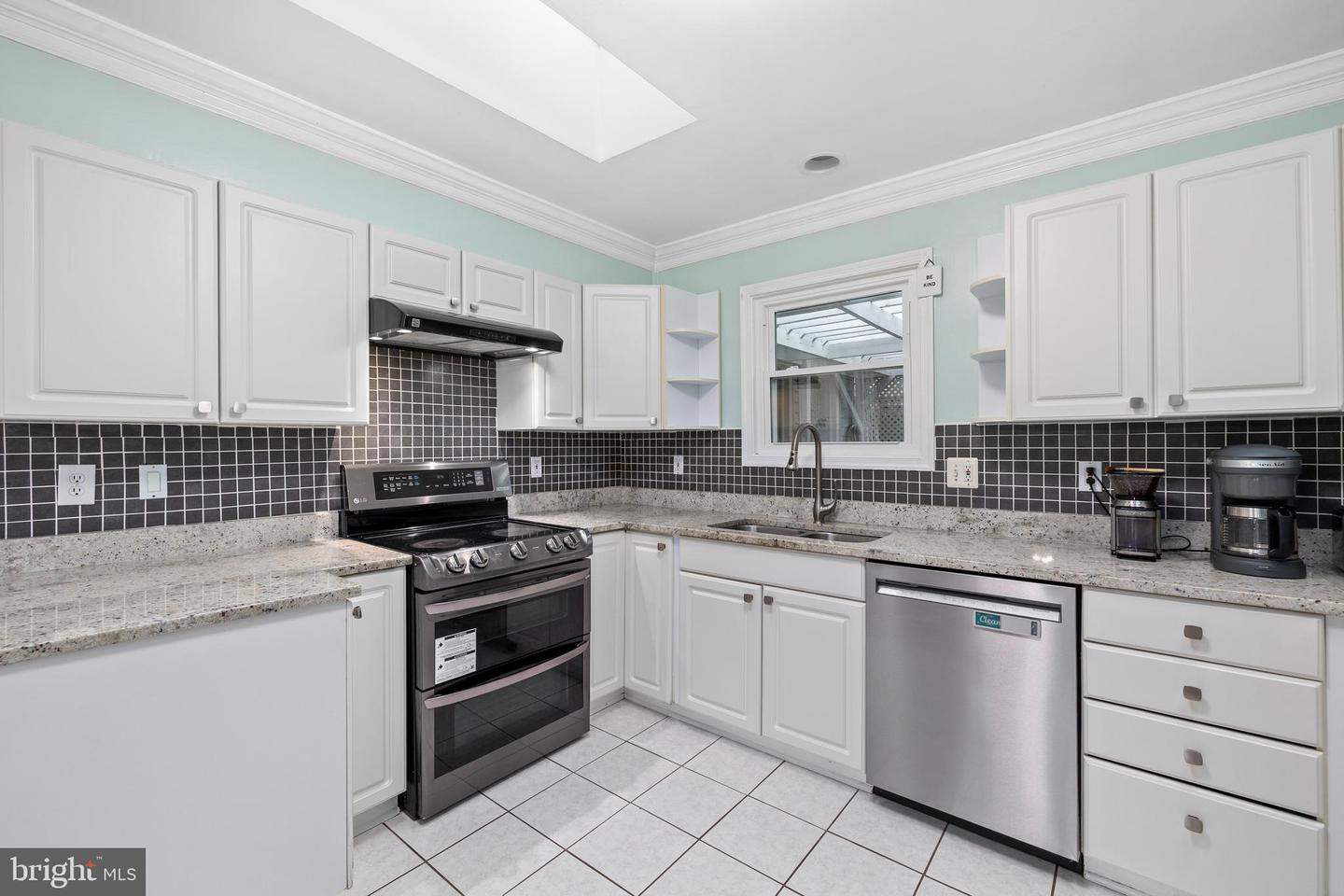 5725 HABERSHAM WAY, ALEXANDRIA, Virginia 22310, 4 Bedrooms Bedrooms, ,3 BathroomsBathrooms,Residential,For sale,5725 HABERSHAM WAY,VAFX2221420 MLS # VAFX2221420