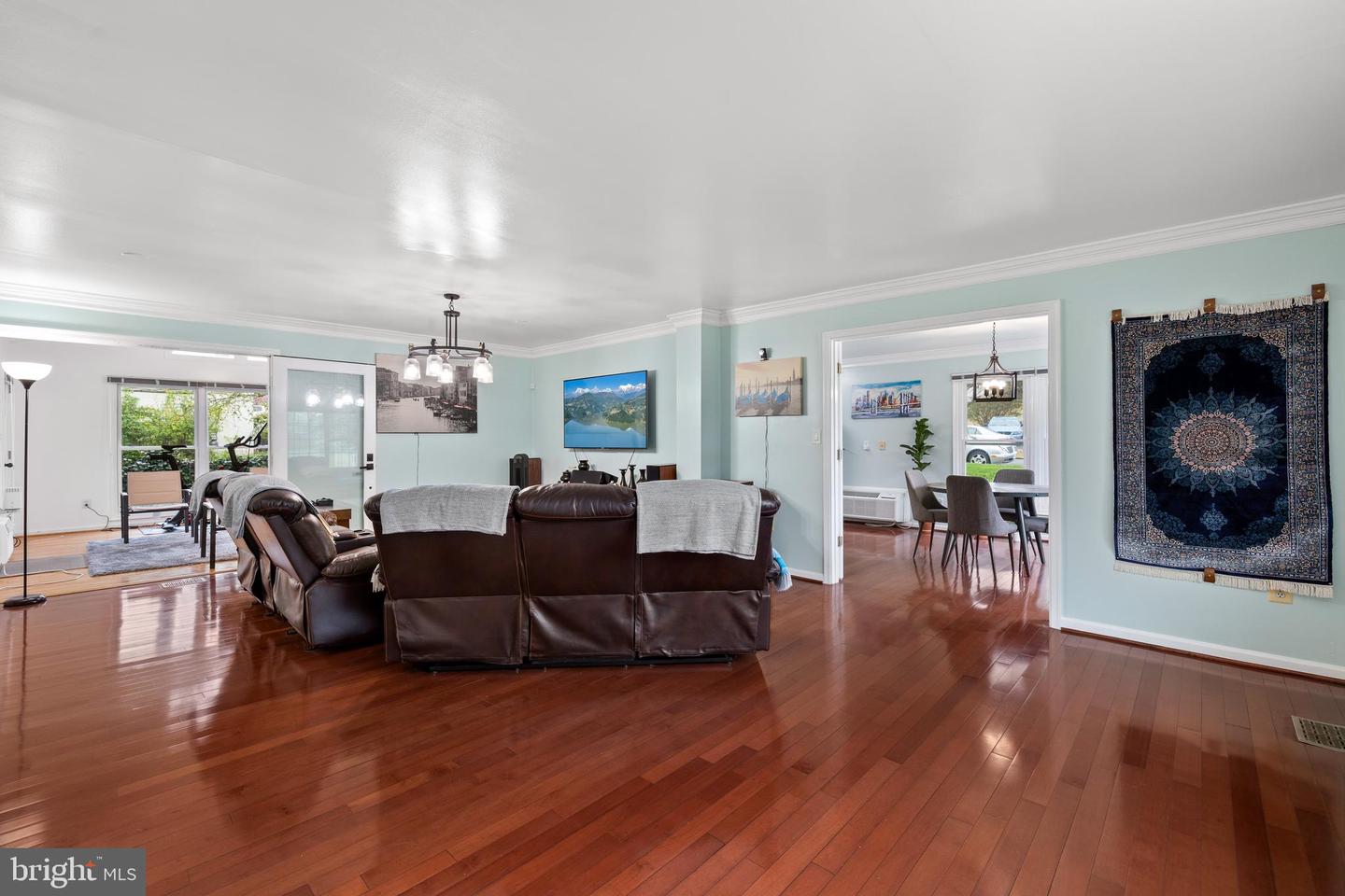 5725 HABERSHAM WAY, ALEXANDRIA, Virginia 22310, 4 Bedrooms Bedrooms, ,3 BathroomsBathrooms,Residential,For sale,5725 HABERSHAM WAY,VAFX2221420 MLS # VAFX2221420