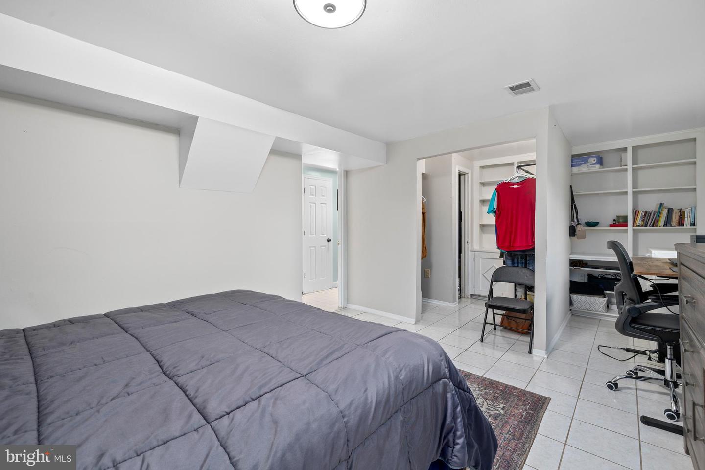 5725 HABERSHAM WAY, ALEXANDRIA, Virginia 22310, 4 Bedrooms Bedrooms, ,3 BathroomsBathrooms,Residential,For sale,5725 HABERSHAM WAY,VAFX2221420 MLS # VAFX2221420