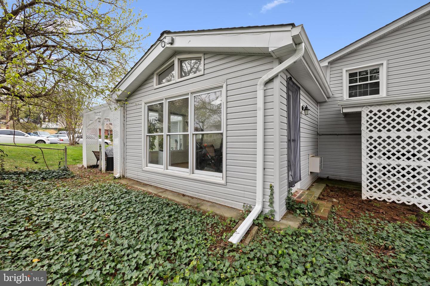 5725 HABERSHAM WAY, ALEXANDRIA, Virginia 22310, 4 Bedrooms Bedrooms, ,3 BathroomsBathrooms,Residential,For sale,5725 HABERSHAM WAY,VAFX2221420 MLS # VAFX2221420