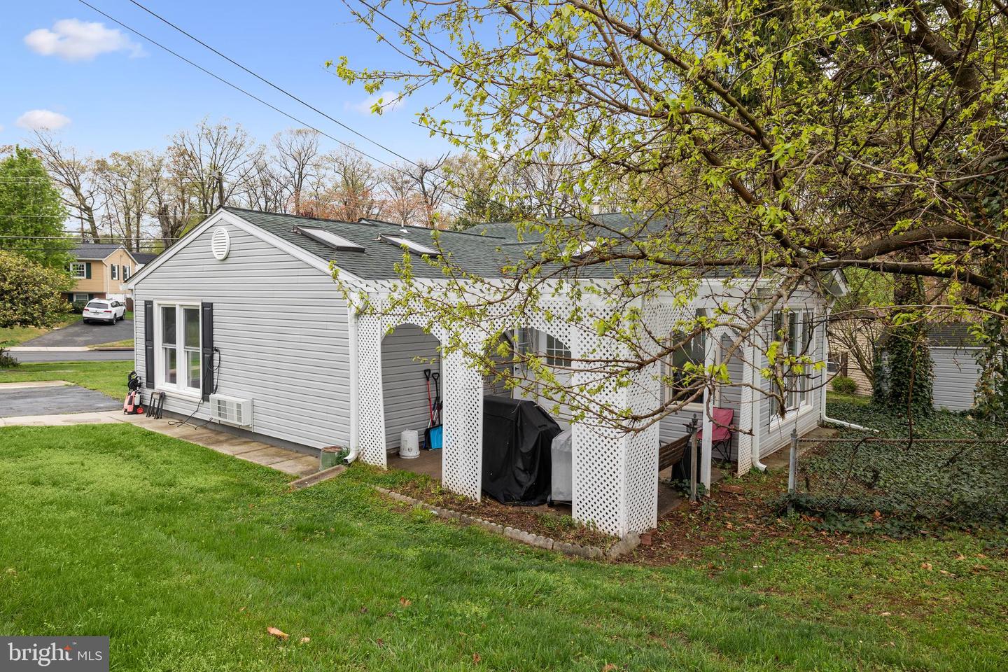5725 HABERSHAM WAY, ALEXANDRIA, Virginia 22310, 4 Bedrooms Bedrooms, ,3 BathroomsBathrooms,Residential,For sale,5725 HABERSHAM WAY,VAFX2221420 MLS # VAFX2221420