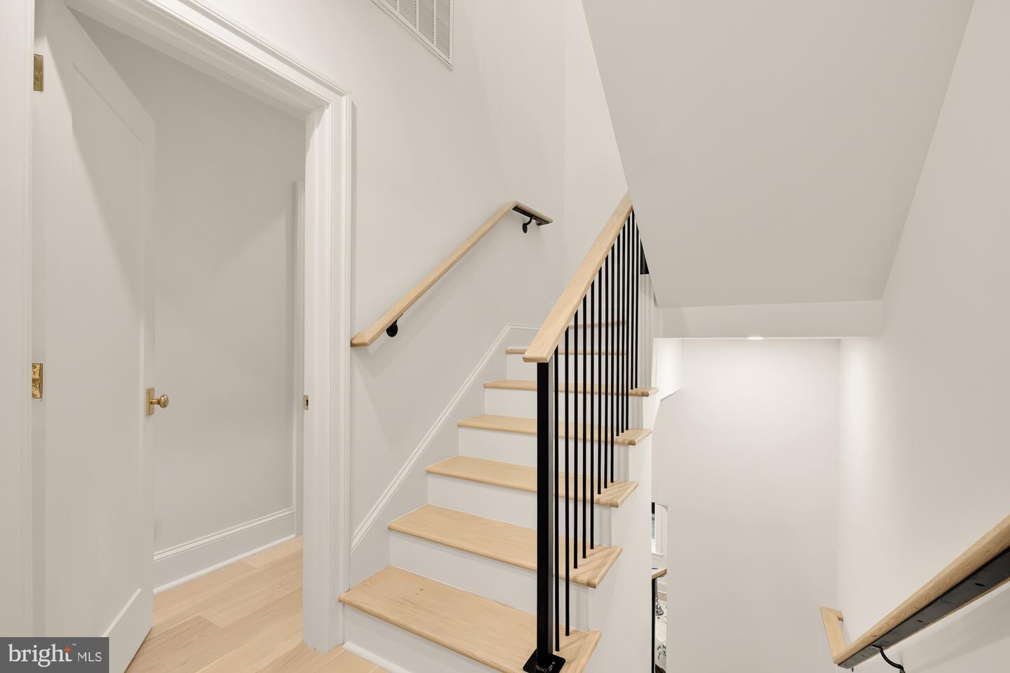 309 DUKE ST, ALEXANDRIA, Virginia 22314, 3 Bedrooms Bedrooms, ,3 BathroomsBathrooms,Residential,For sale,309 DUKE ST,VAAX2042050 MLS # VAAX2042050