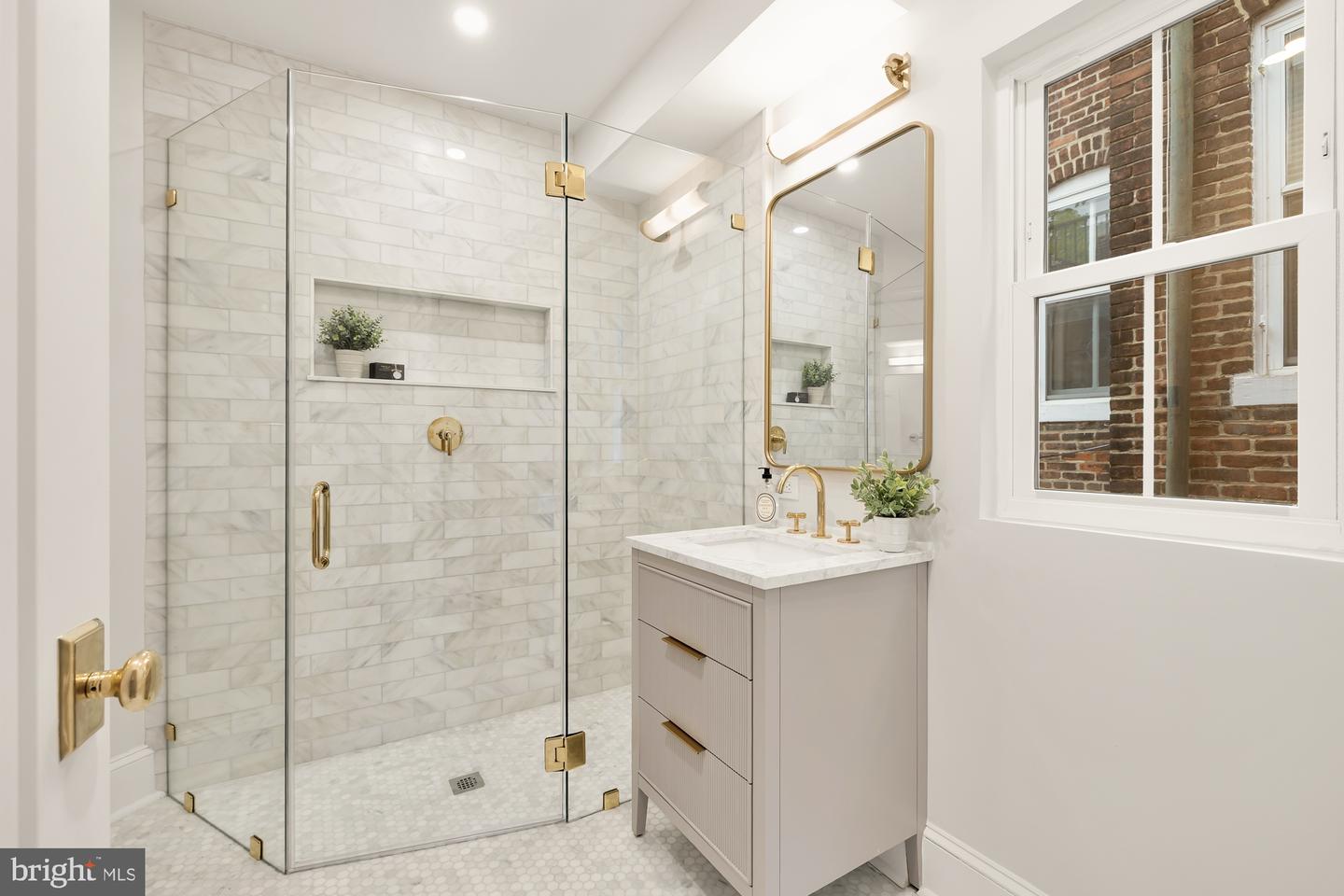 309 DUKE ST, ALEXANDRIA, Virginia 22314, 3 Bedrooms Bedrooms, ,3 BathroomsBathrooms,Residential,For sale,309 DUKE ST,VAAX2042050 MLS # VAAX2042050